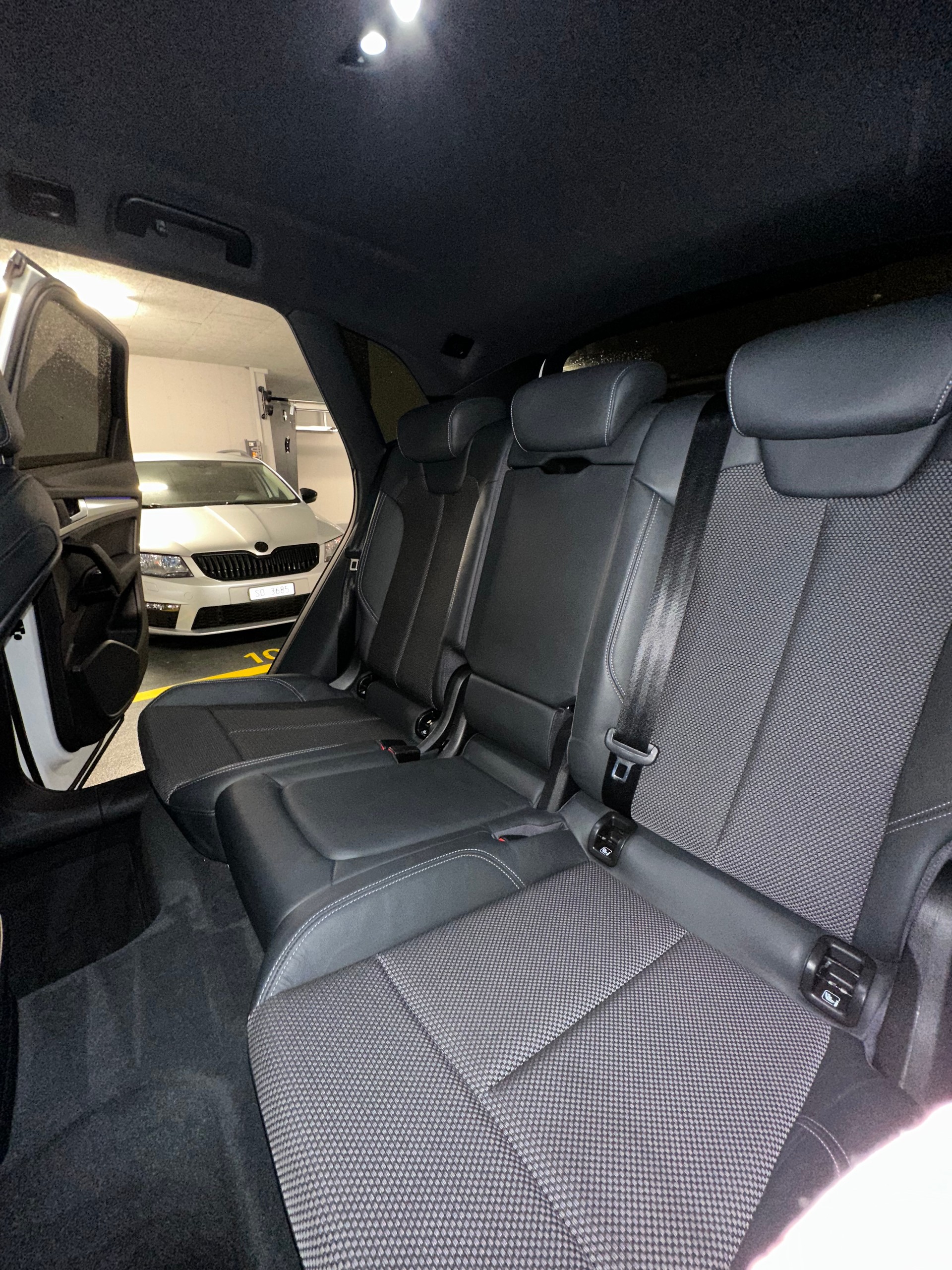 AUDI 2.0 TDI 190 quattro S-Tronic-image-4