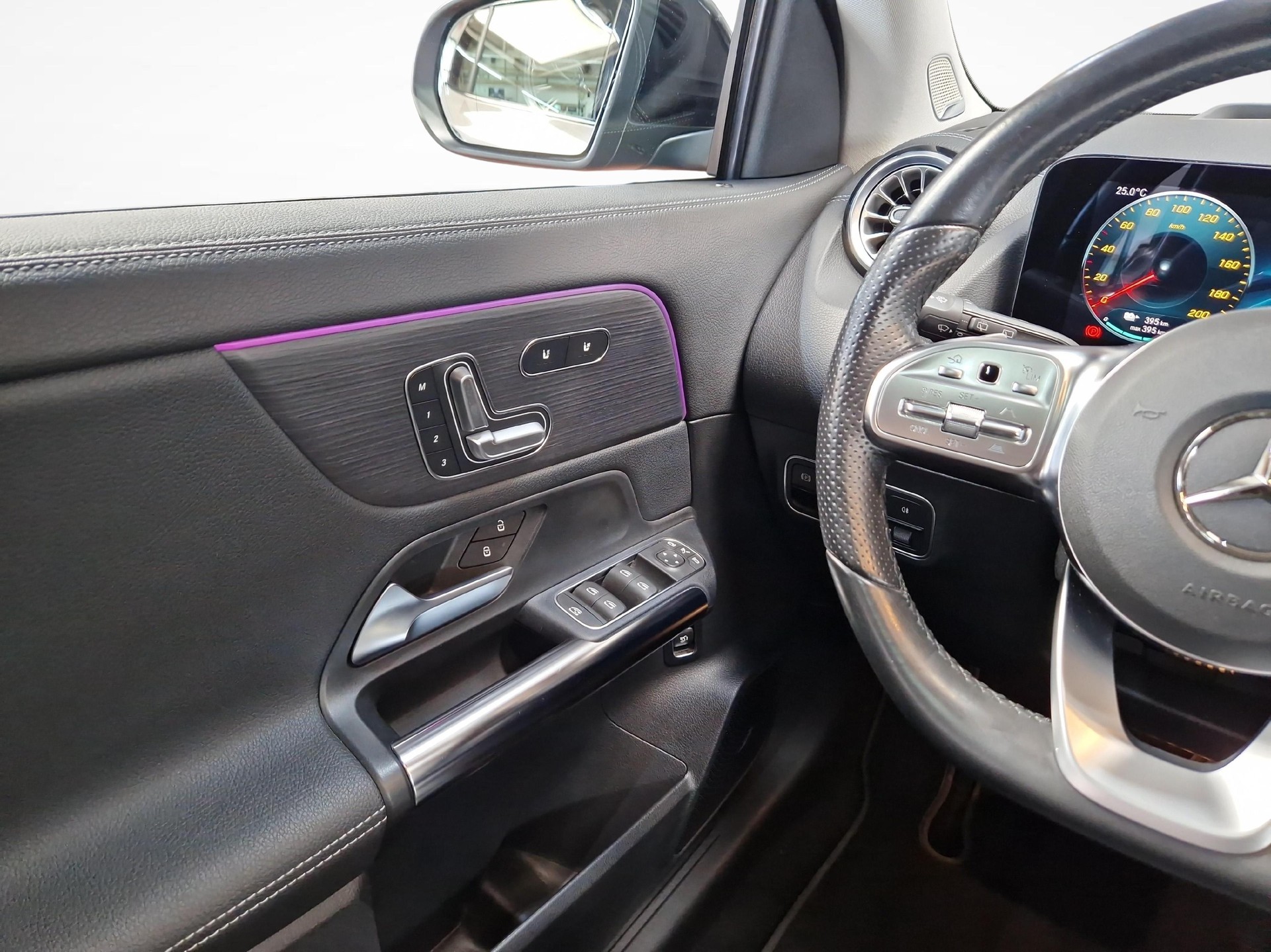 MERCEDES-BENZ EQA 350 4MATIC AMG Line-image-7