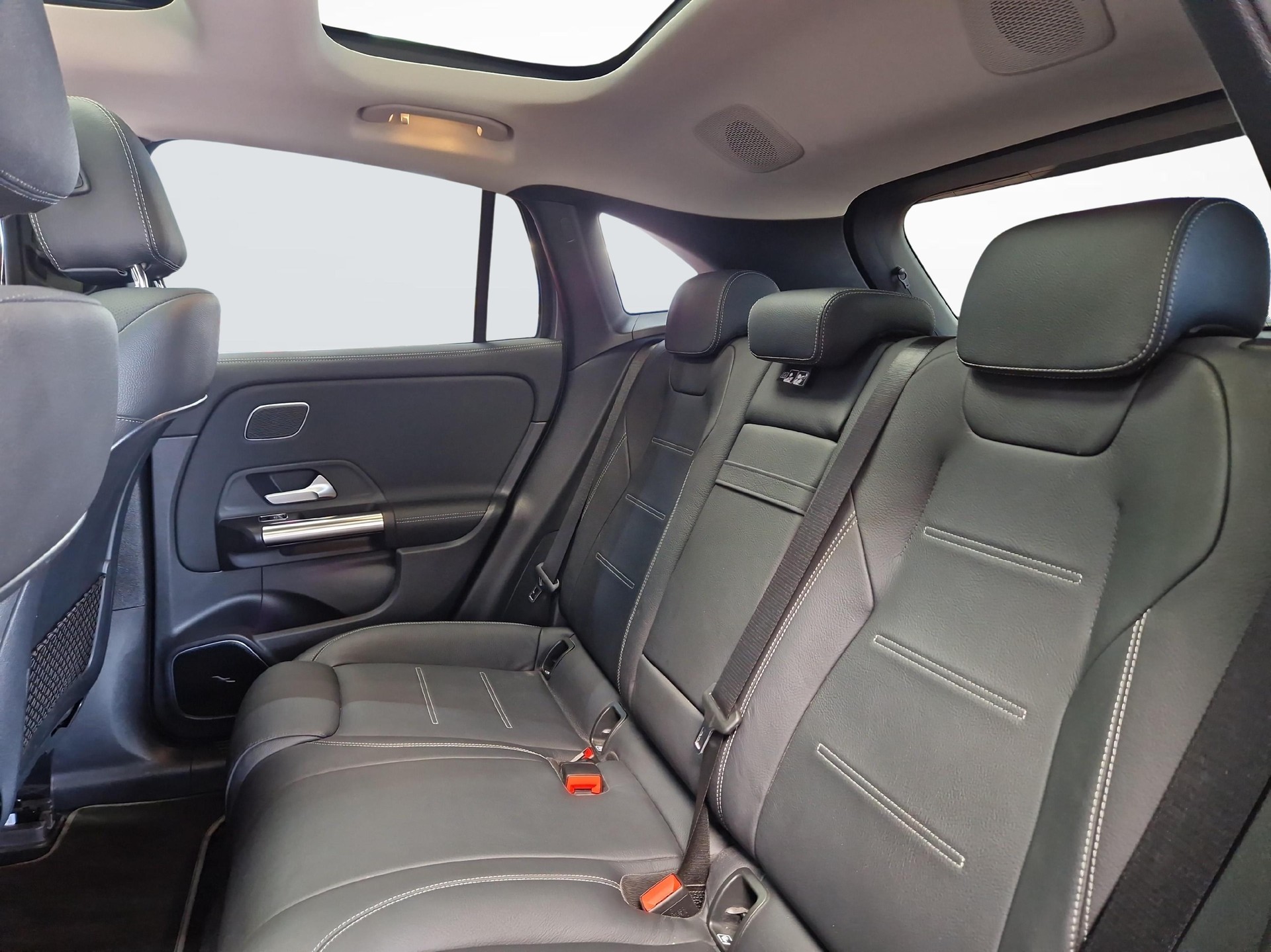 MERCEDES-BENZ EQA 350 4MATIC AMG Line-image-9