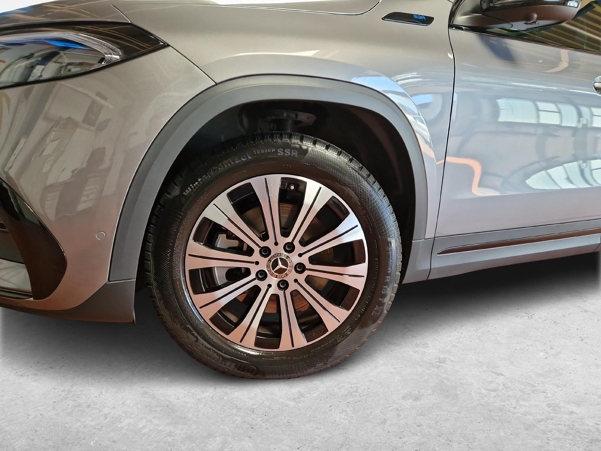 MERCEDES-BENZ EQA 350 4MATIC AMG Line-image-11
