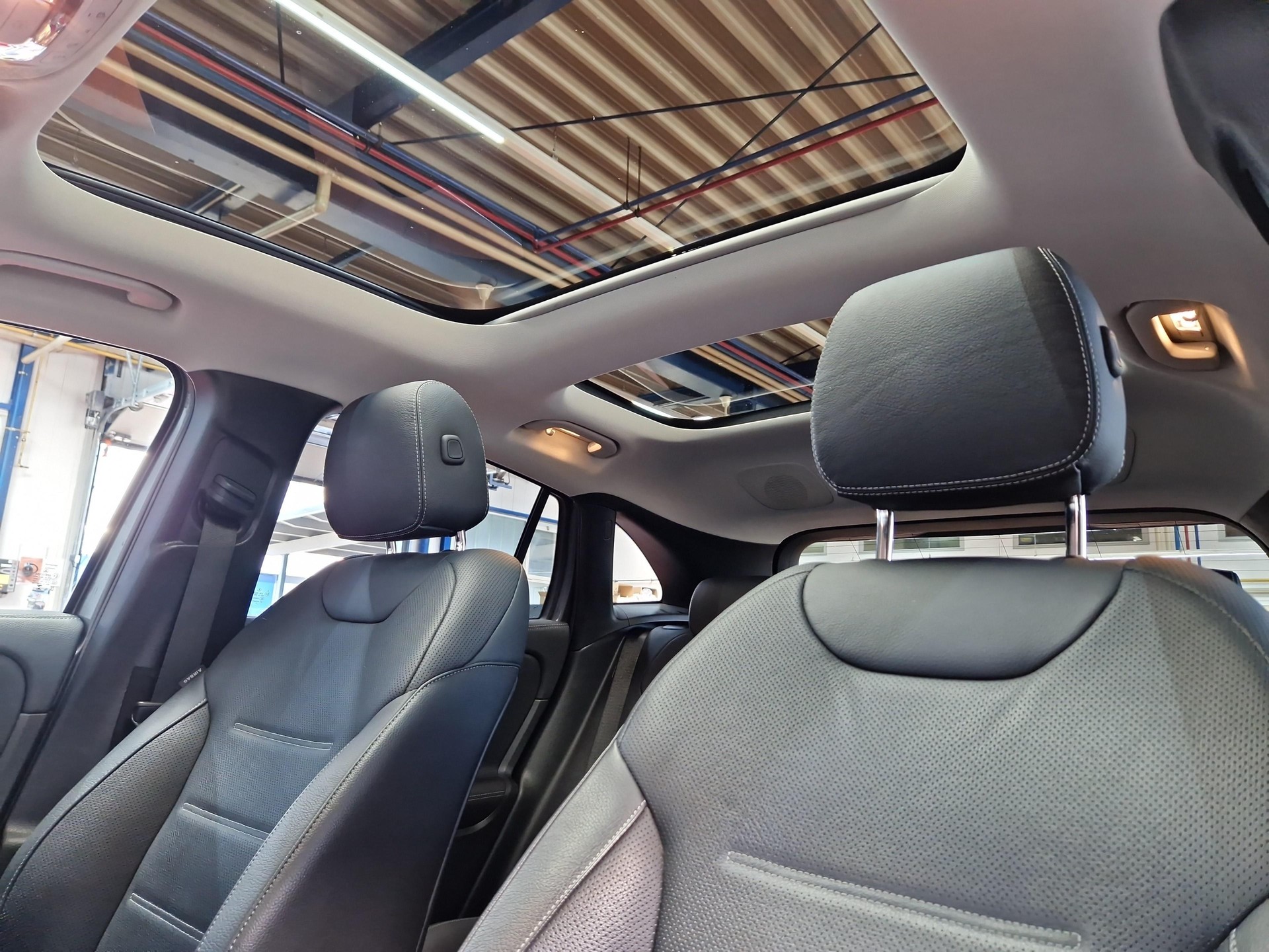 MERCEDES-BENZ EQA 350 4MATIC AMG Line-image-8
