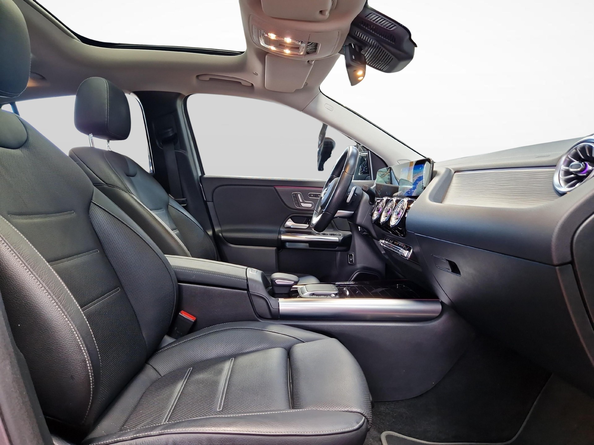 MERCEDES-BENZ EQA 350 4MATIC AMG Line-image-6