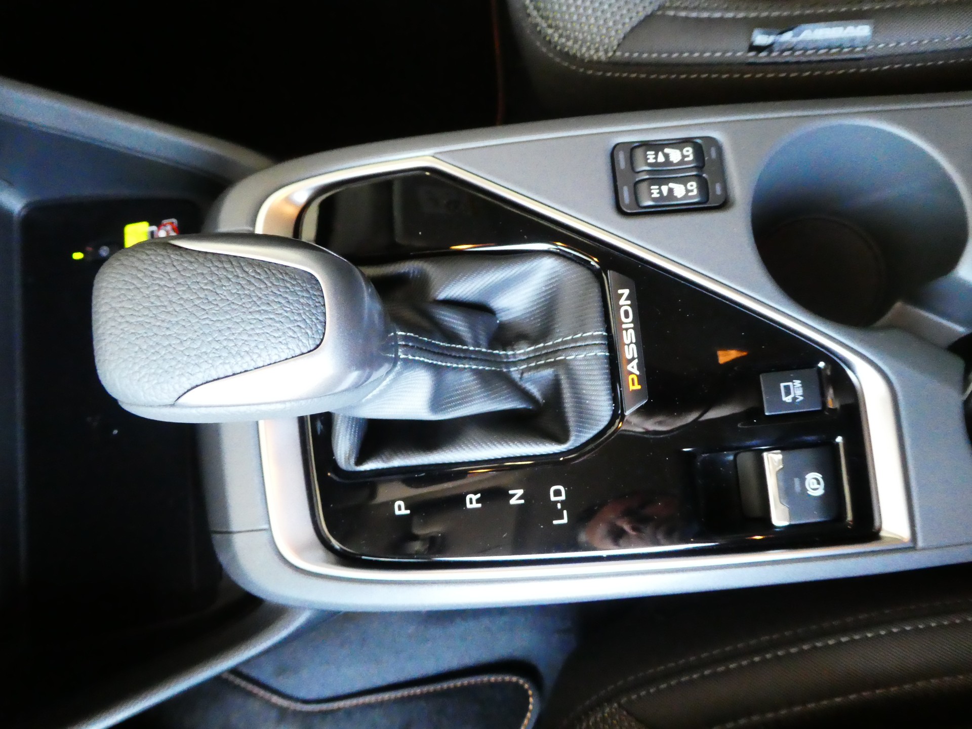 SUBARU Crosstrek 2.0 e-Boxer Passion AWD Lineartronic-image-11