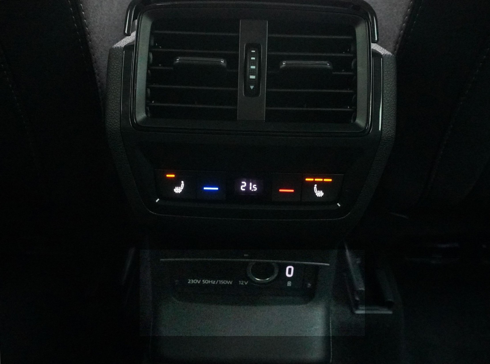 SKODA Karoq 2.0 TSI SportLine DSG 4x4-image-16