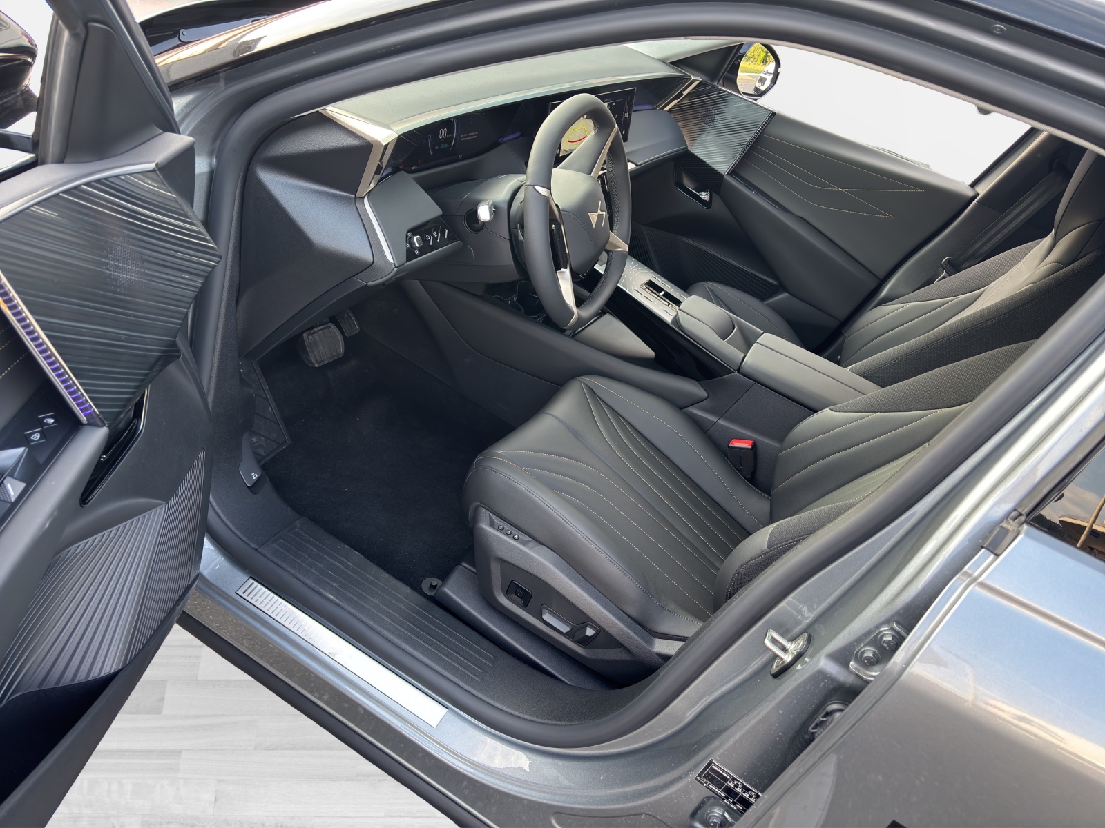 DS AUTOMOBILES No8 E-Tense Pallas-image-9
