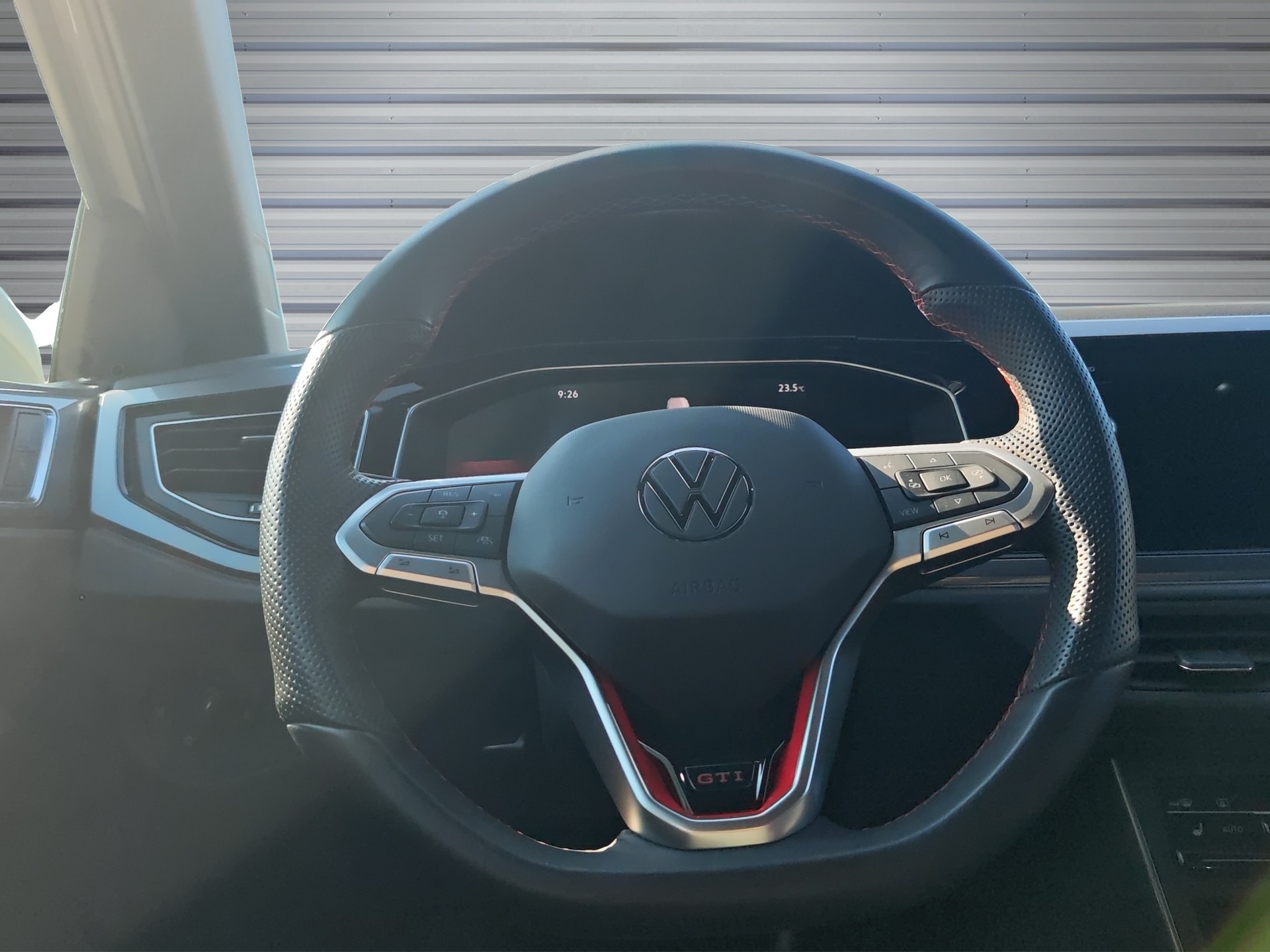 VW Polo 2.0 TSI GTI DSG-image-9