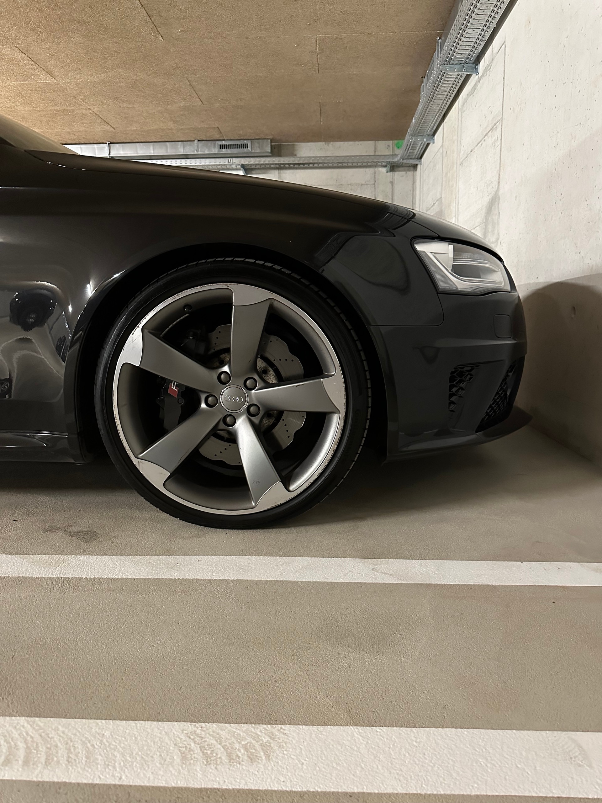 AUDI 4.2 V8 FSI quattro S-Tronic-image-2