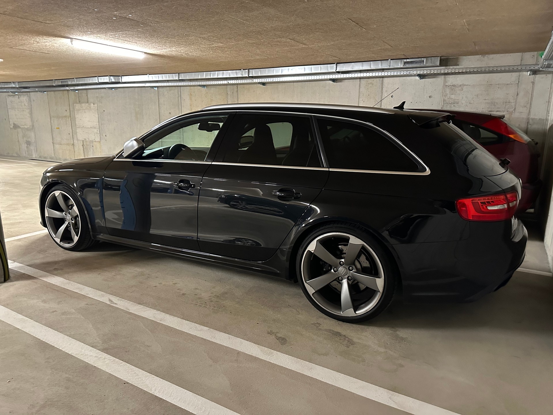 AUDI 4.2 V8 FSI quattro S-Tronic-image-1