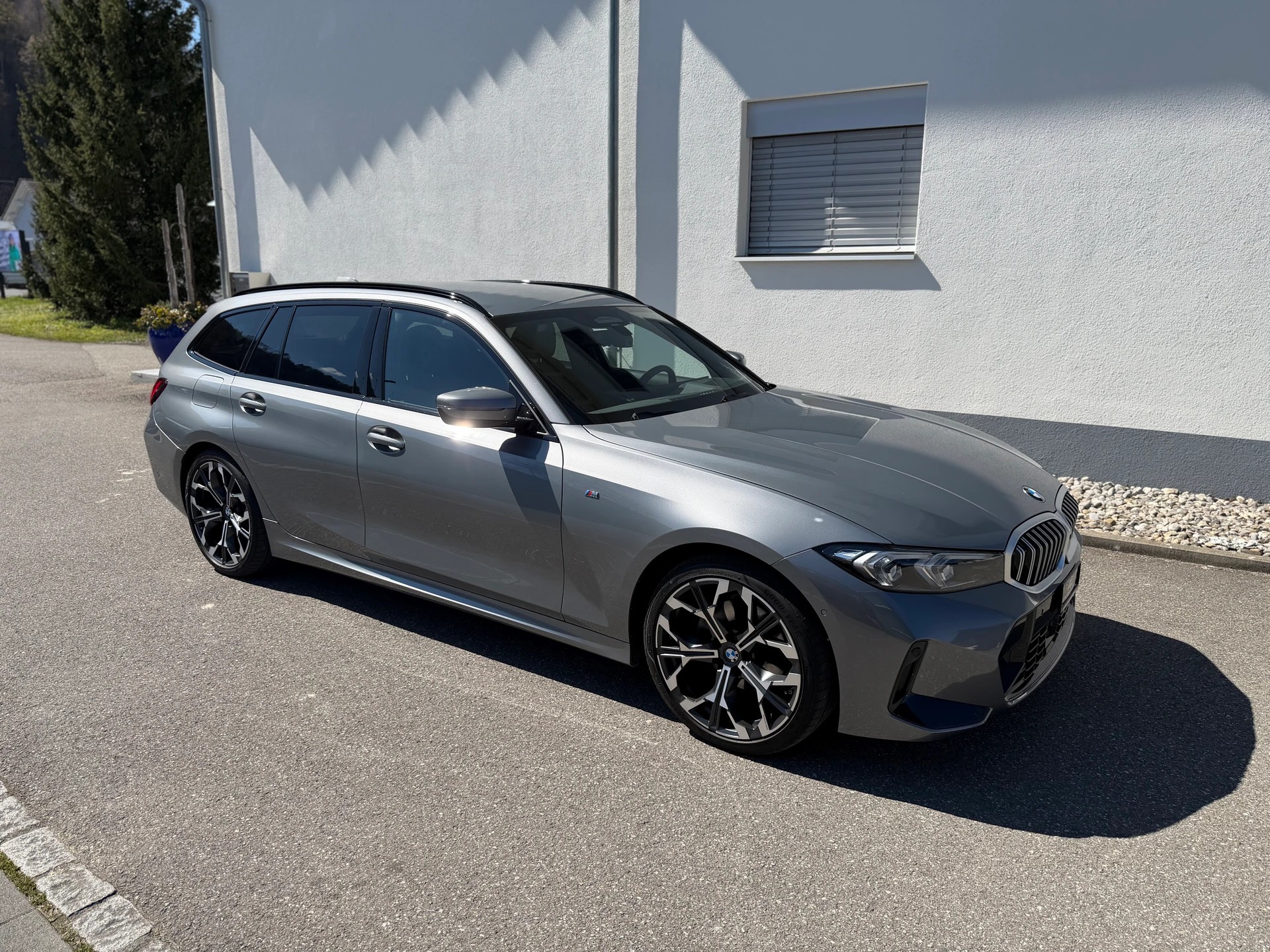 BMW 320d xDrive 48V Touring Steptronic M Sport-image-2