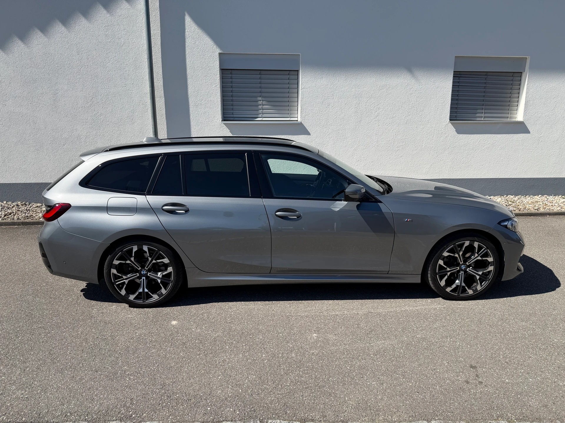 BMW 320d xDrive 48V Touring Steptronic M Sport-image-4