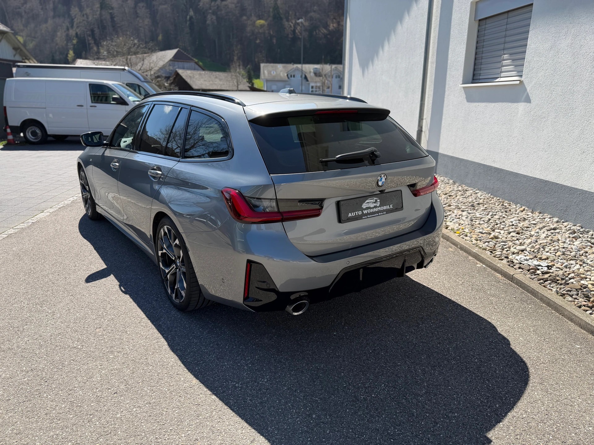 BMW 320d xDrive 48V Touring Steptronic M Sport-image-14
