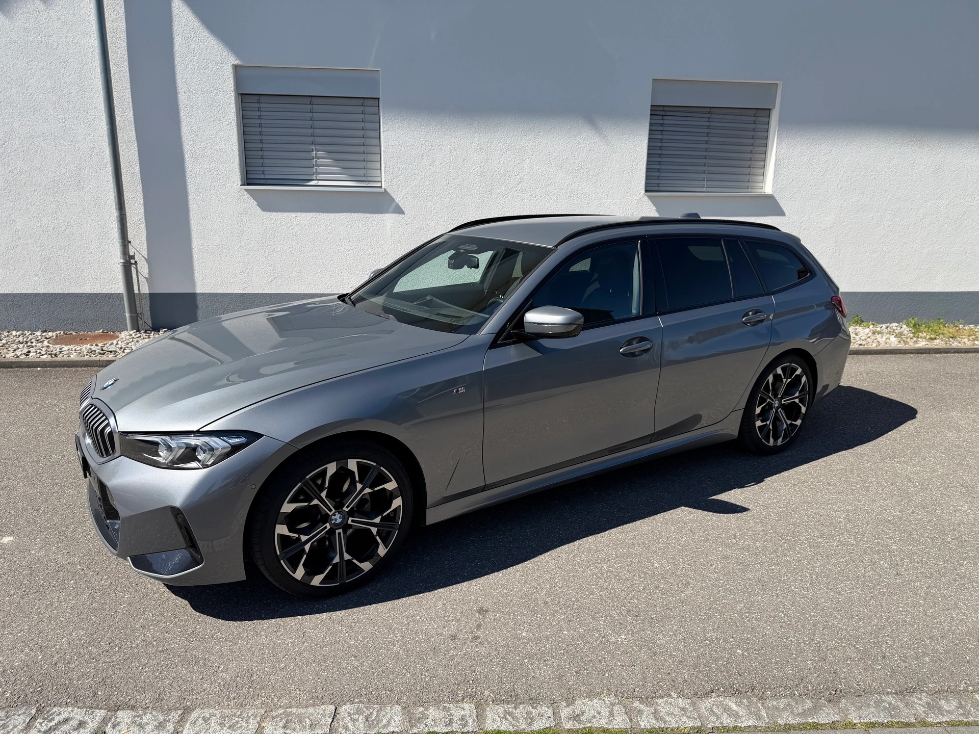 BMW 320d xDrive 48V Touring Steptronic M Sport-image-10