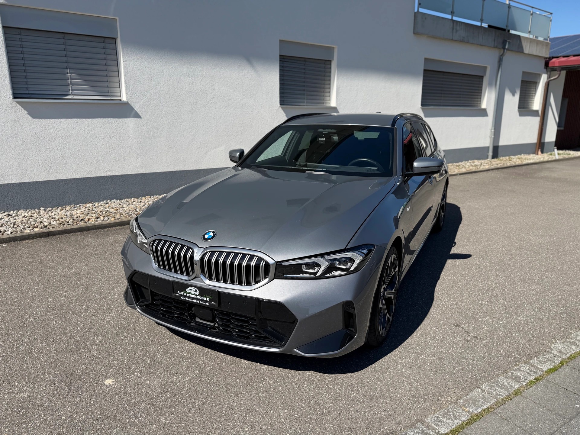 BMW 320d xDrive 48V Touring Steptronic M Sport-image-8