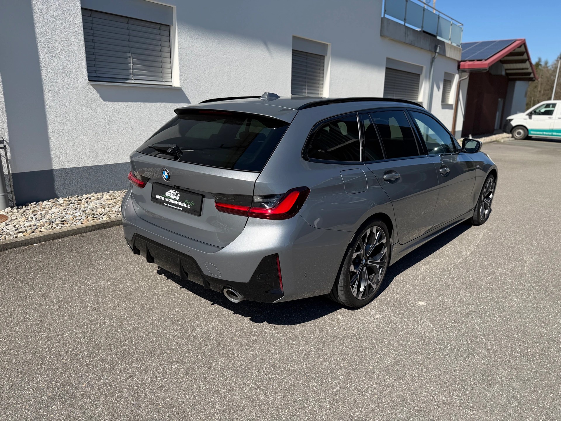 BMW 320d xDrive 48V Touring Steptronic M Sport-image-6