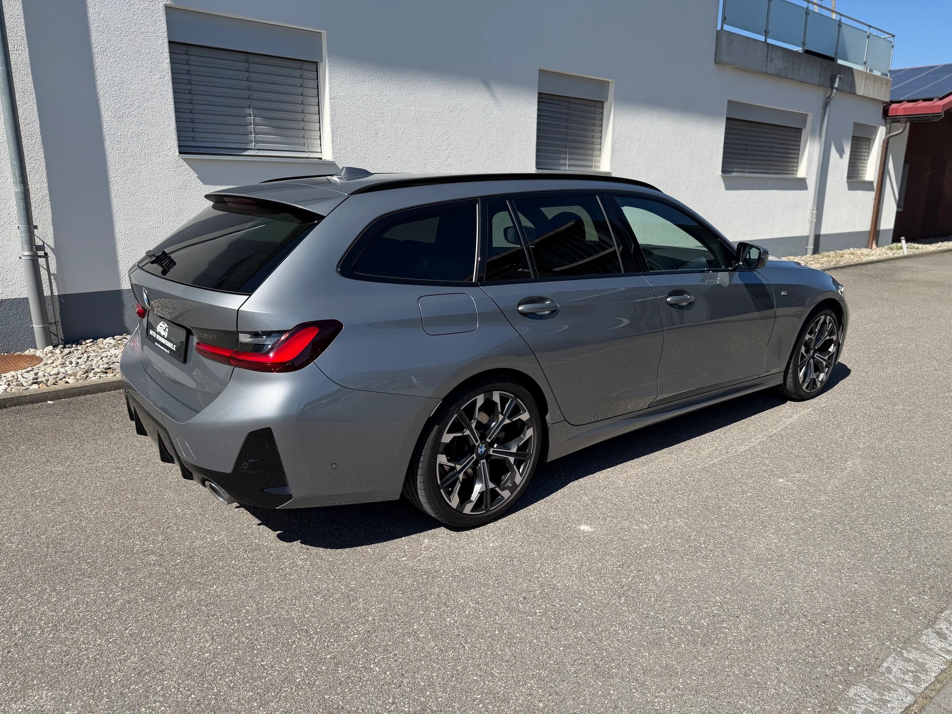 BMW 320d xDrive 48V Touring Steptronic M Sport-image-5