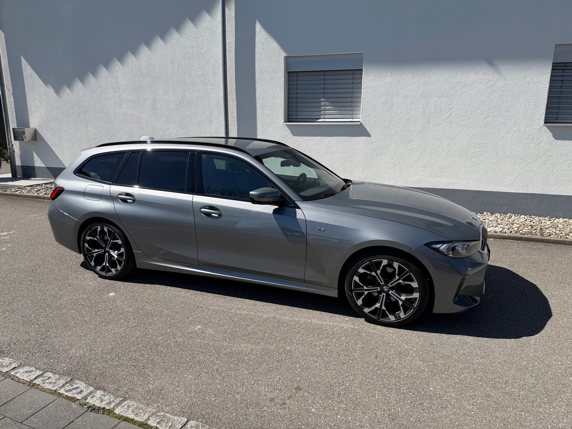 BMW 320d xDrive 48V Touring Steptronic M Sport-image-3