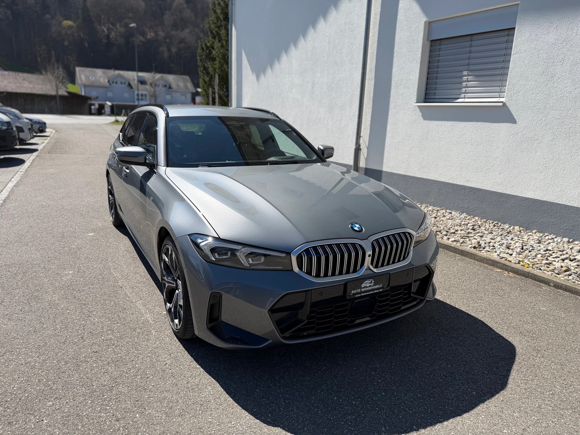 BMW 320d xDrive 48V Touring Steptronic M Sport-image-0