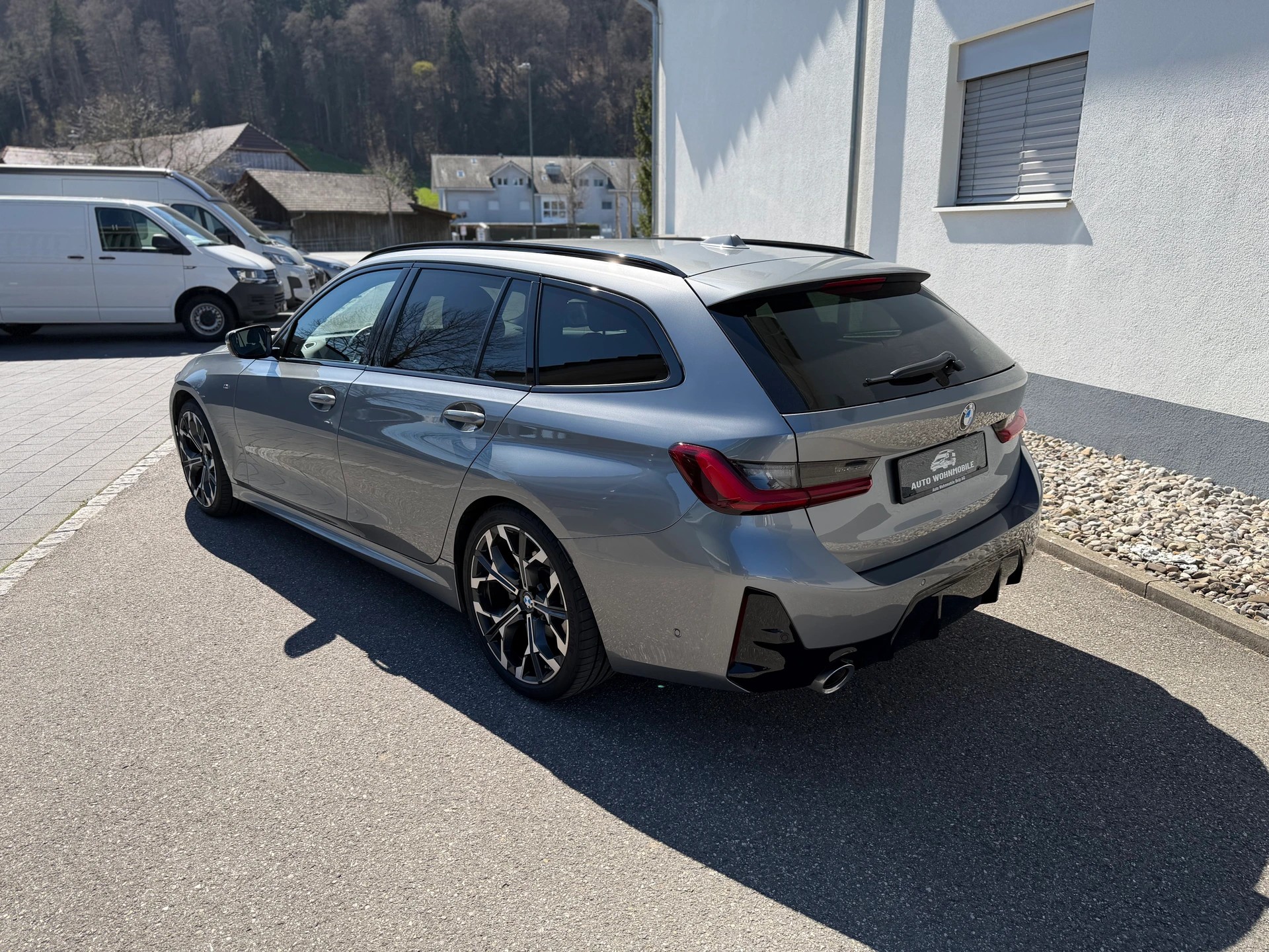 BMW 320d xDrive 48V Touring Steptronic M Sport-image-13
