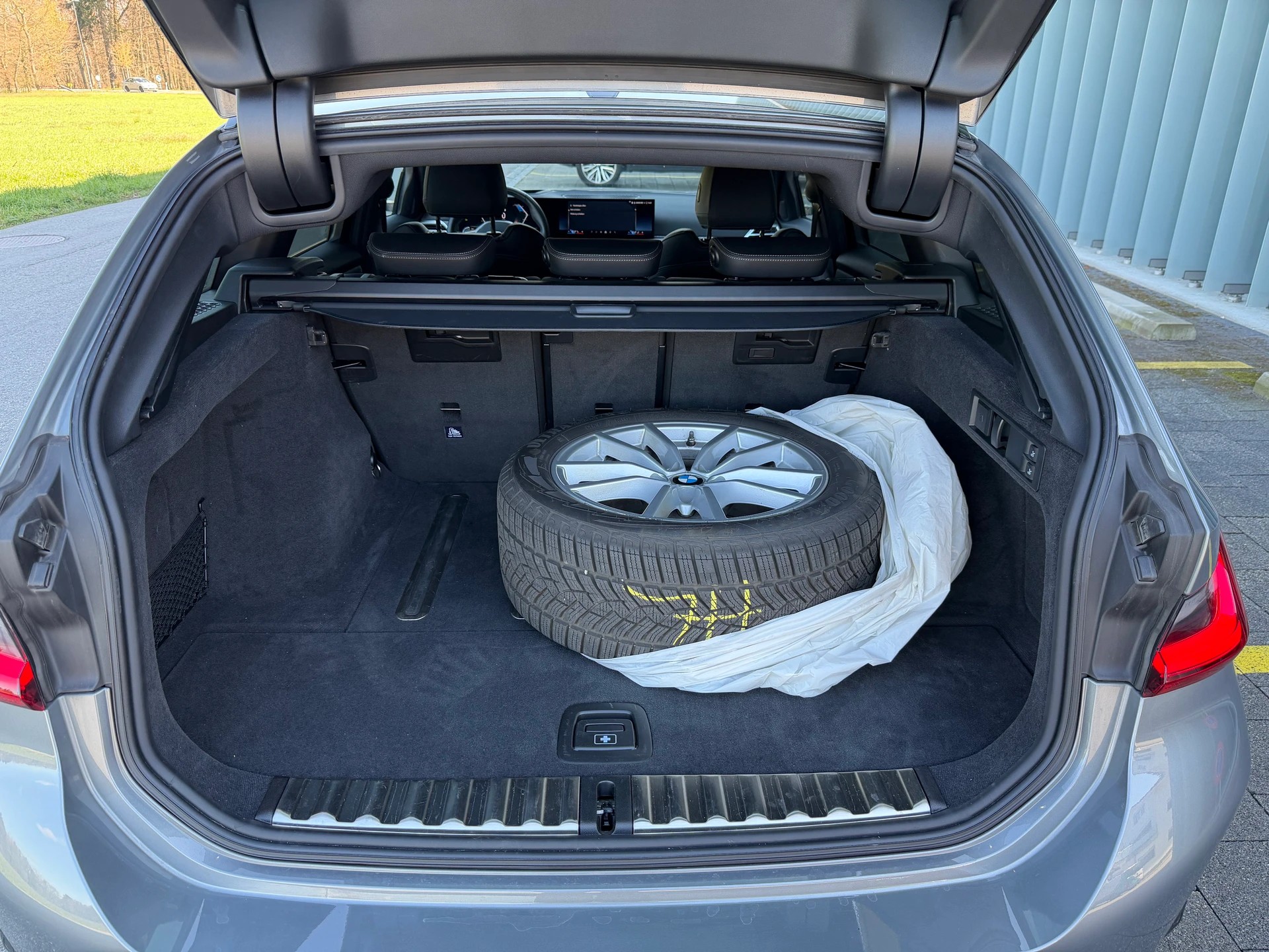 BMW 320d xDrive 48V Touring Steptronic M Sport-image-29