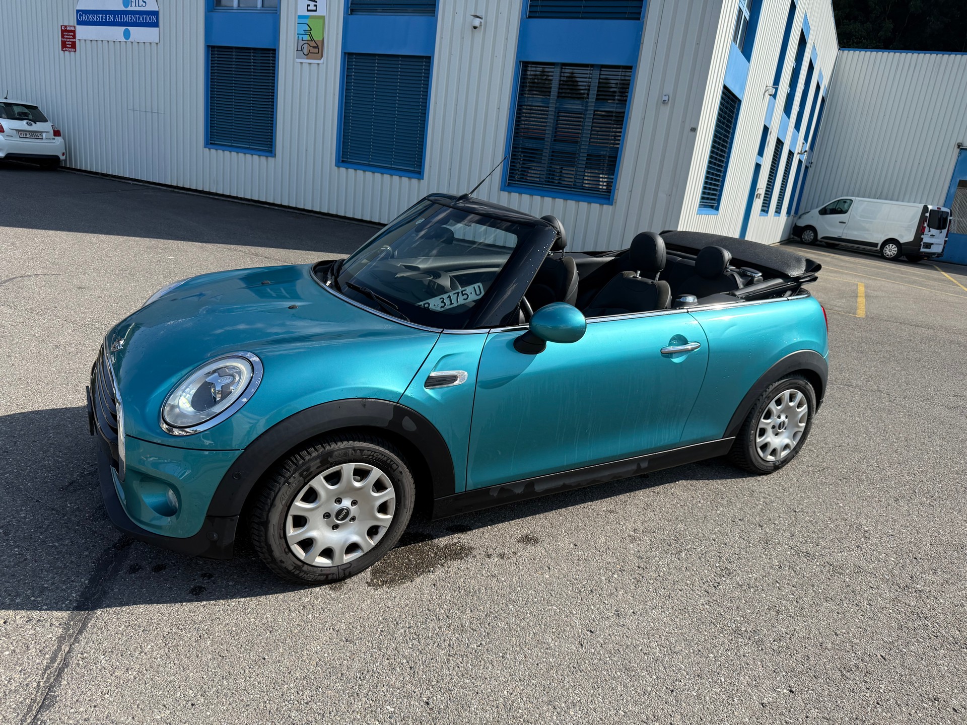 MINI Cooper Cabriolet-image-5
