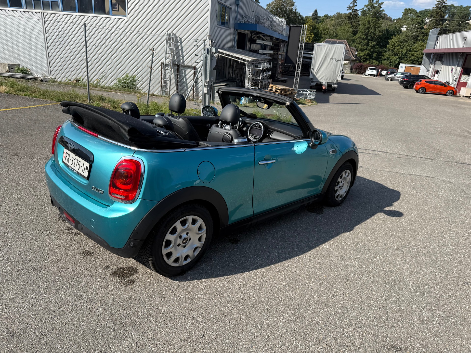 MINI Cooper Cabriolet-image-2