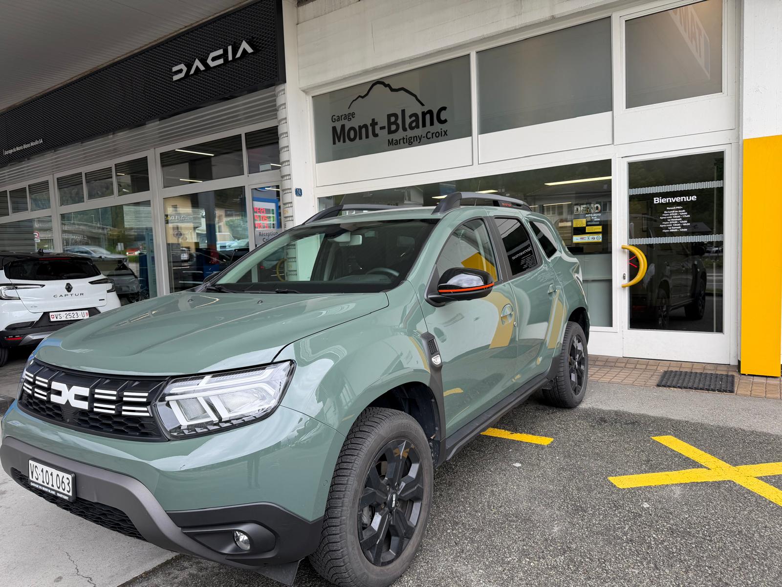 DACIA Duster TCe 150 Journey+ 4x4-image-0