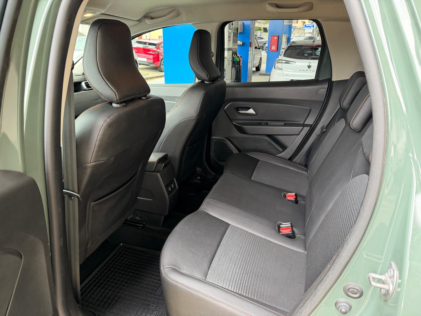 DACIA Duster TCe 150 Journey+ 4x4-image-6