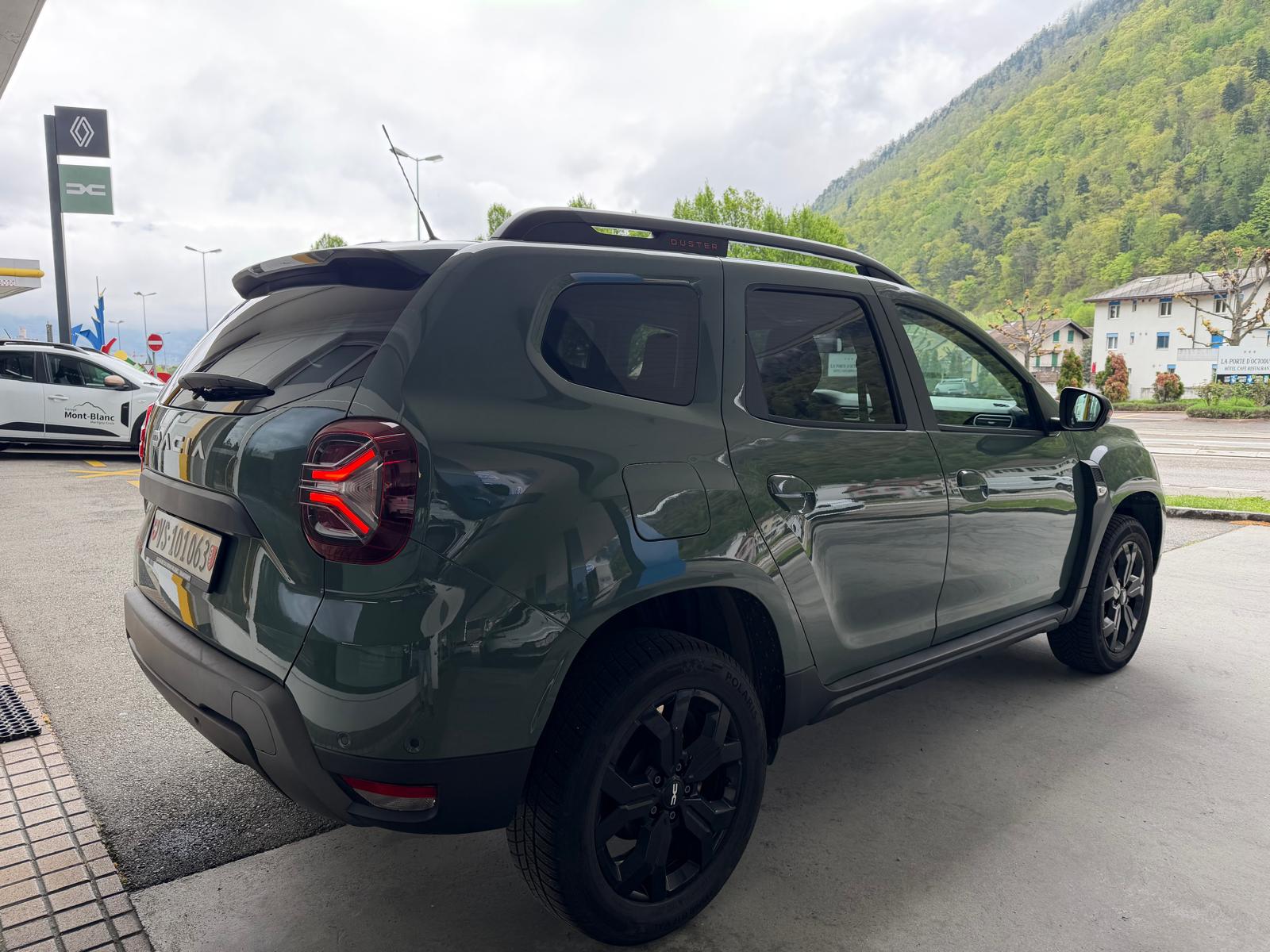 DACIA Duster TCe 150 Journey+ 4x4-image-2