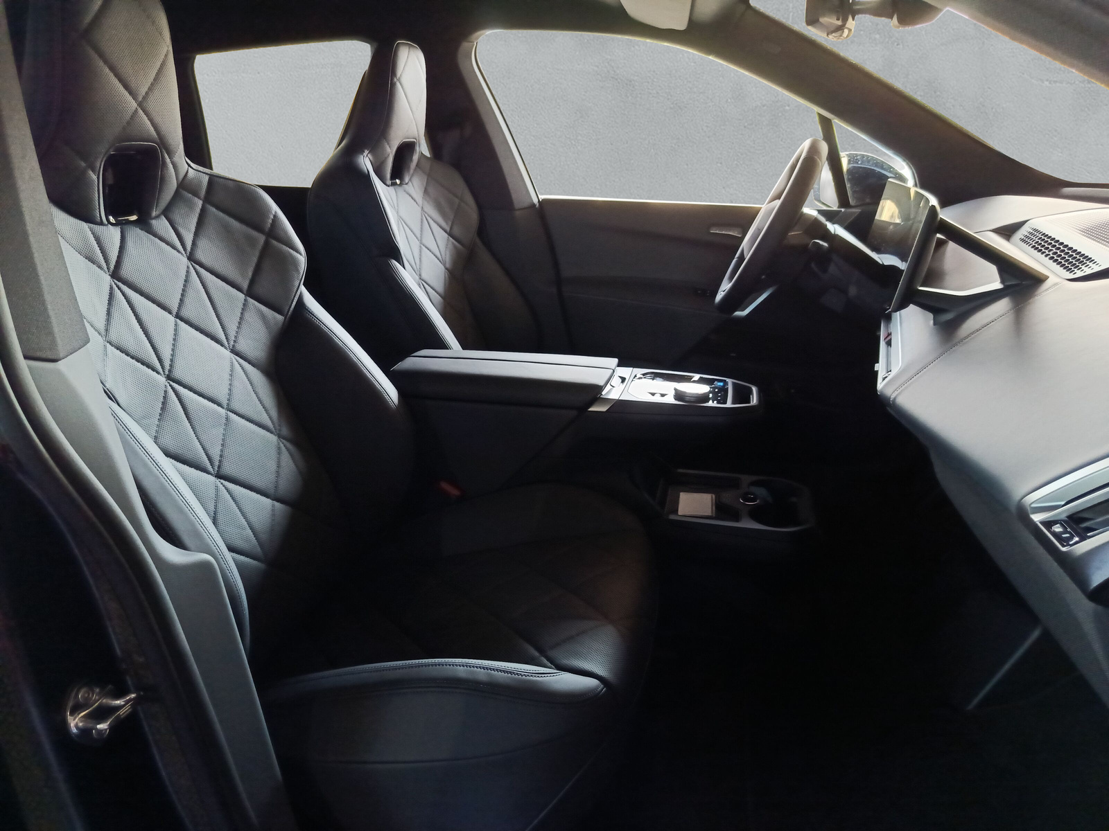 BMW iX xDrive60 M Sport Pro-image-12