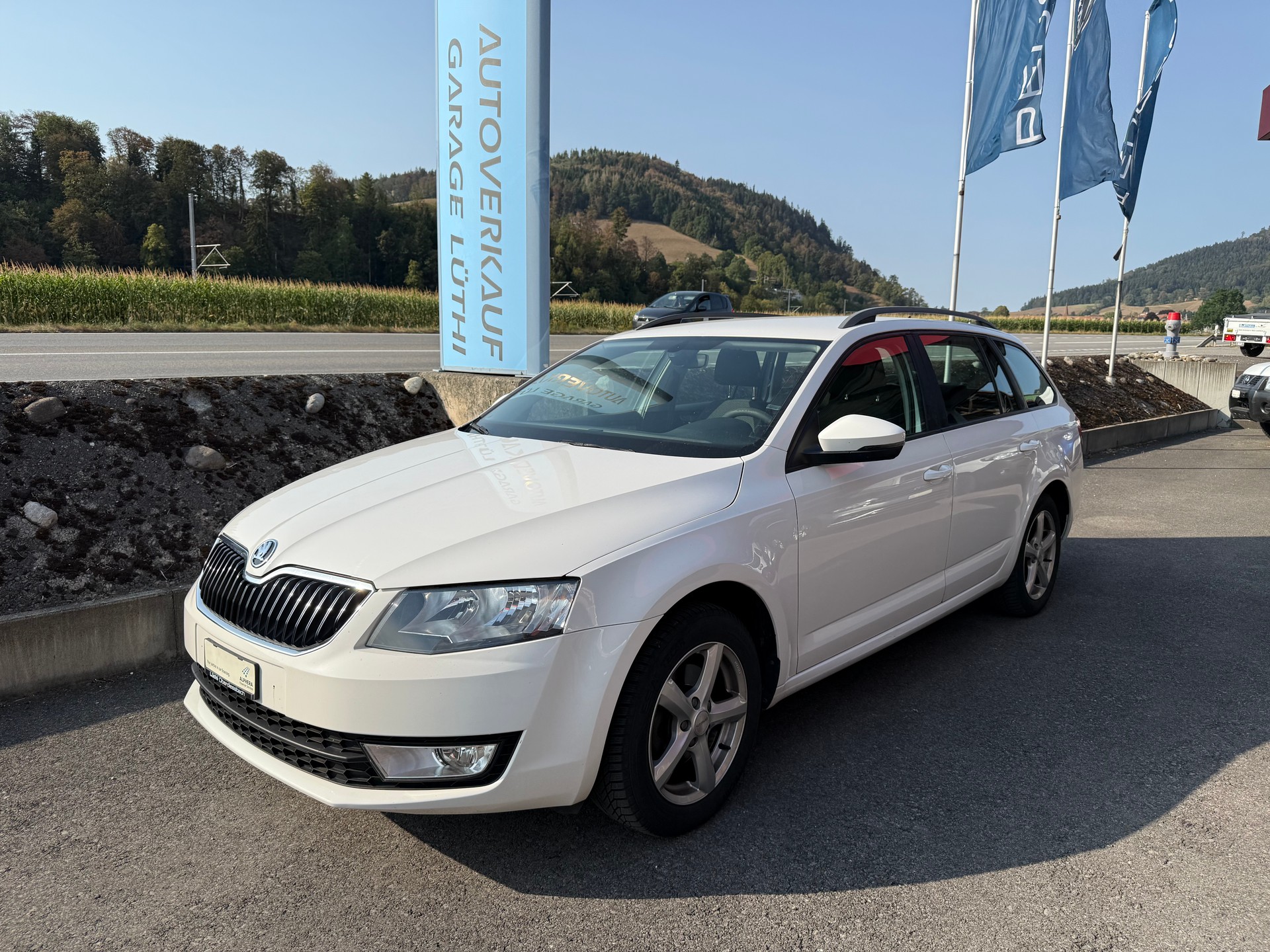 SKODA Octavia Combi 1.6 TDI Ambition 4x4-image-0