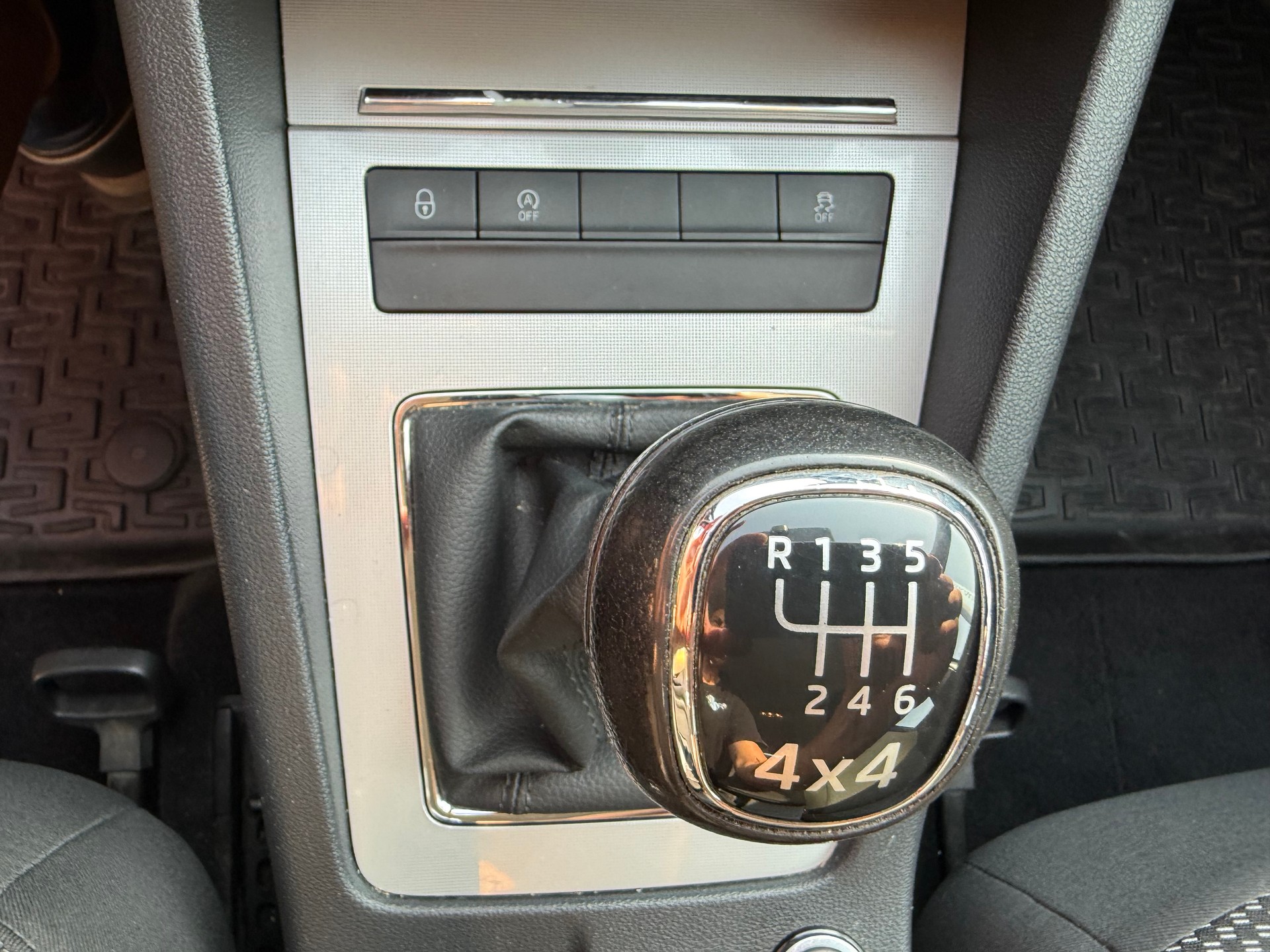 SKODA Octavia Combi 1.6 TDI Ambition 4x4-image-12