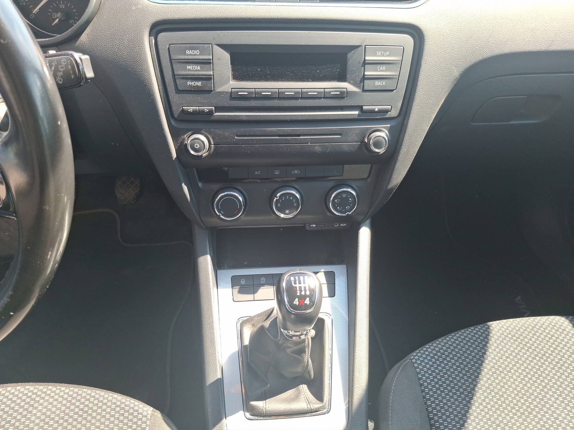 SKODA Octavia Combi 1.6 TDI Elegance 4x4-image-8