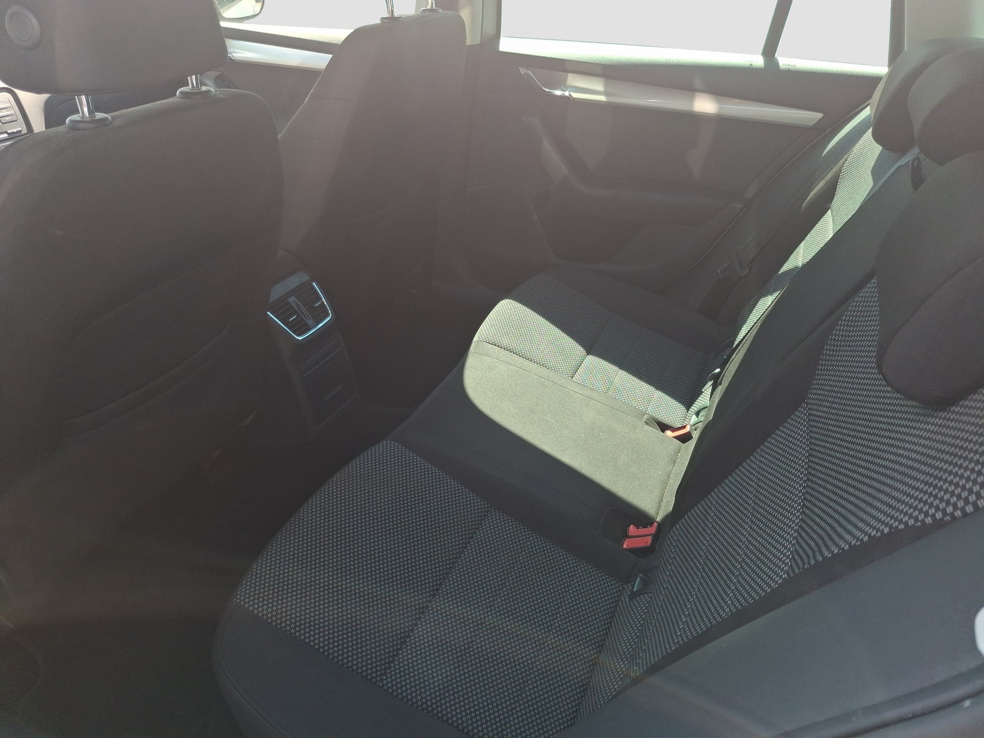 SKODA Octavia Combi 1.6 TDI Elegance 4x4-image-5