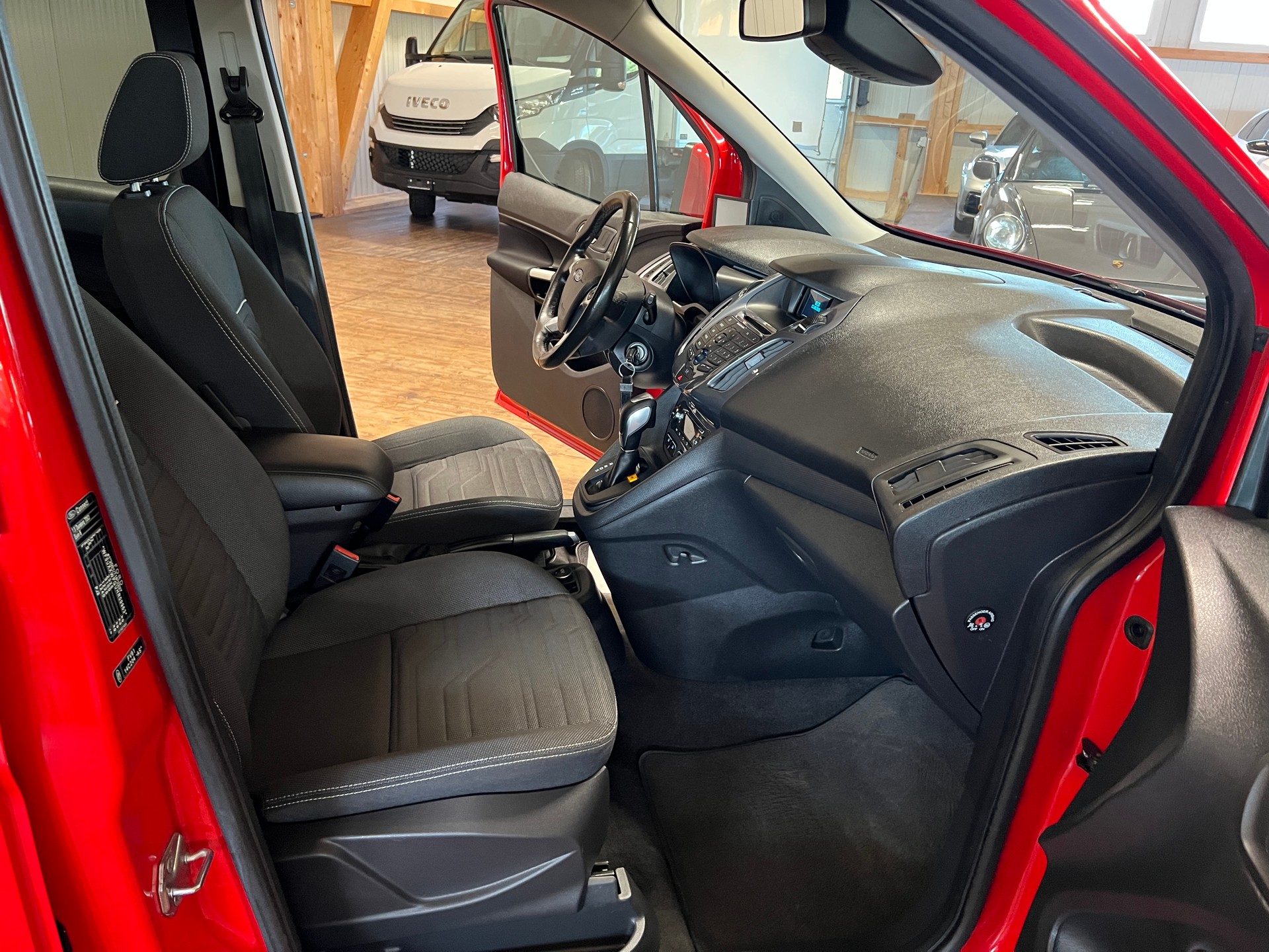 FORD Grand Tourneo Connect 1.5 TDCi Titanium Powershift-image-12