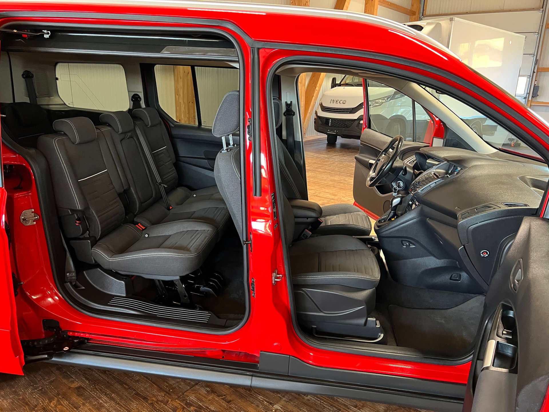 FORD Grand Tourneo Connect 1.5 TDCi Titanium Powershift-image-14