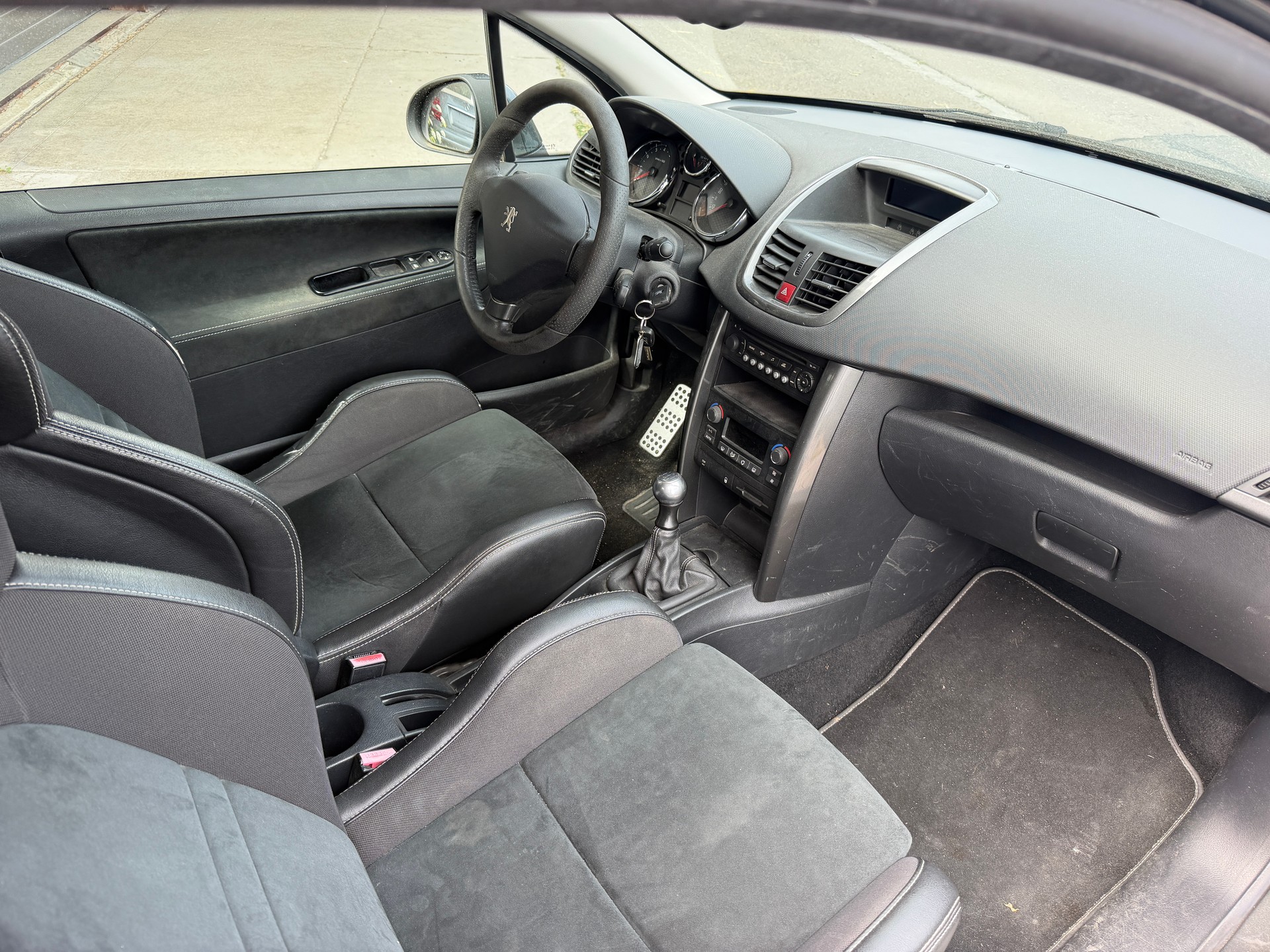 PEUGEOT 207 1.6 16V Turbo GTi-image-8