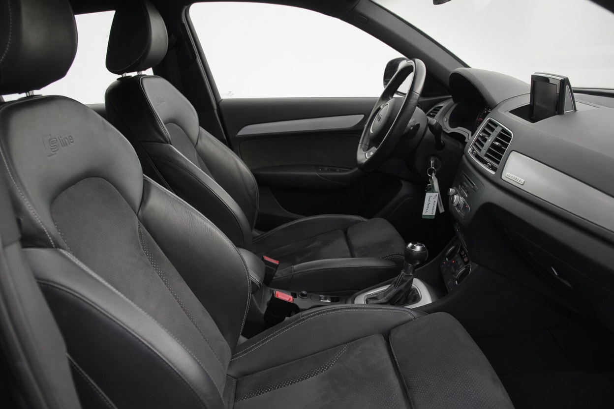 AUDI Q3 2.0 TDI sport quattro S-tronic-image-13