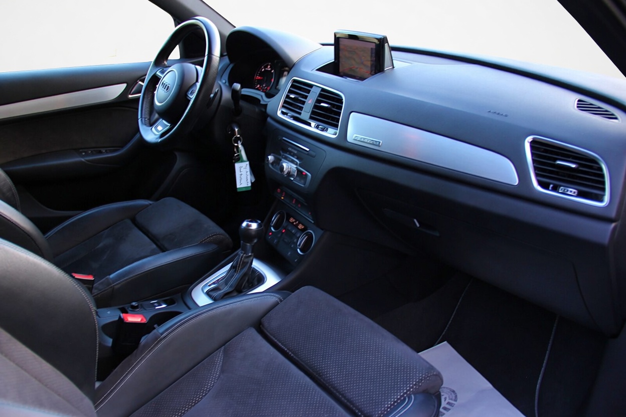 AUDI Q3 2.0 TDI sport quattro S-tronic-image-12
