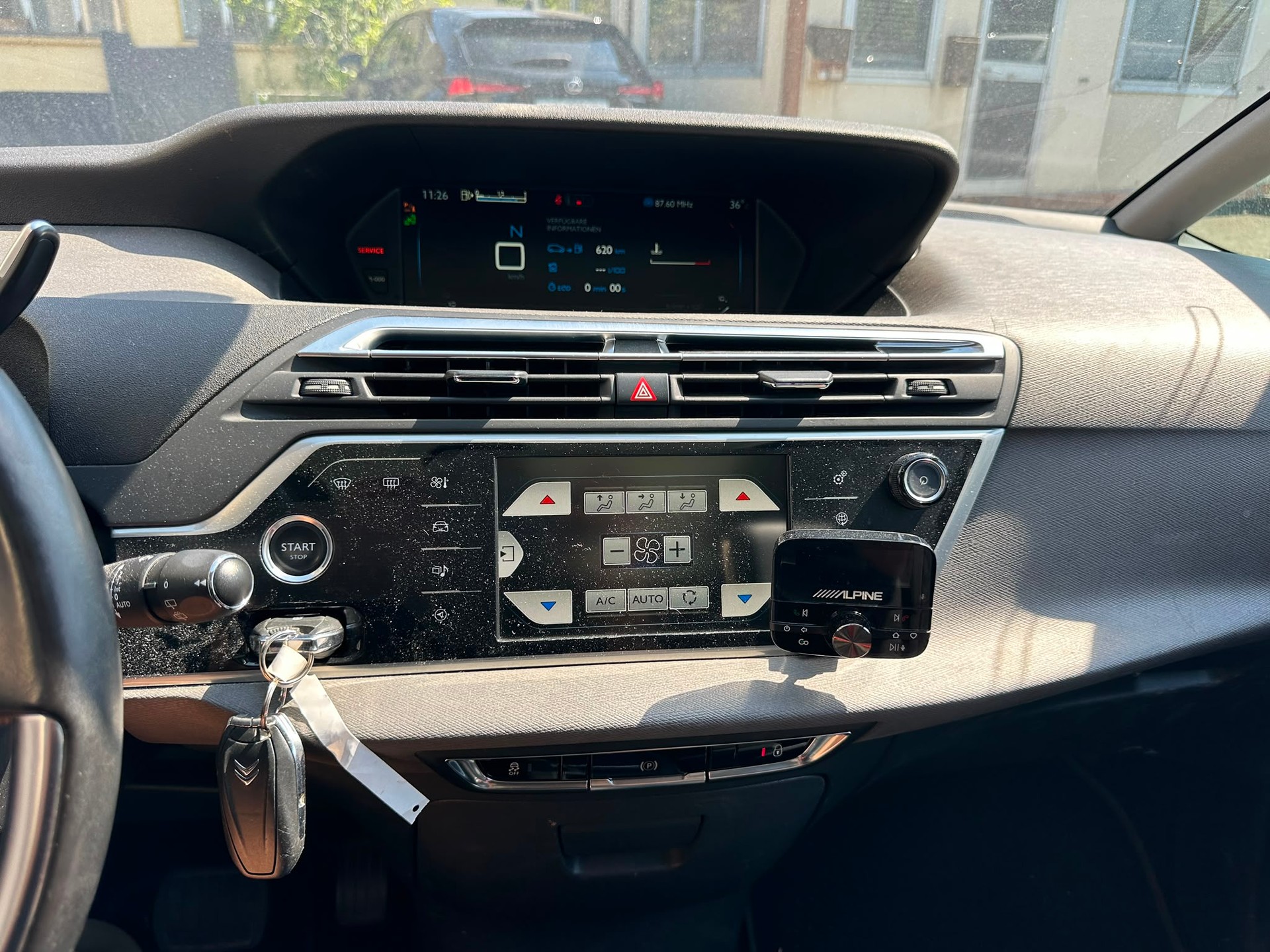 CITROEN Grand C4 Picasso 1.6 e-HDi Séduction EGS6-image-9