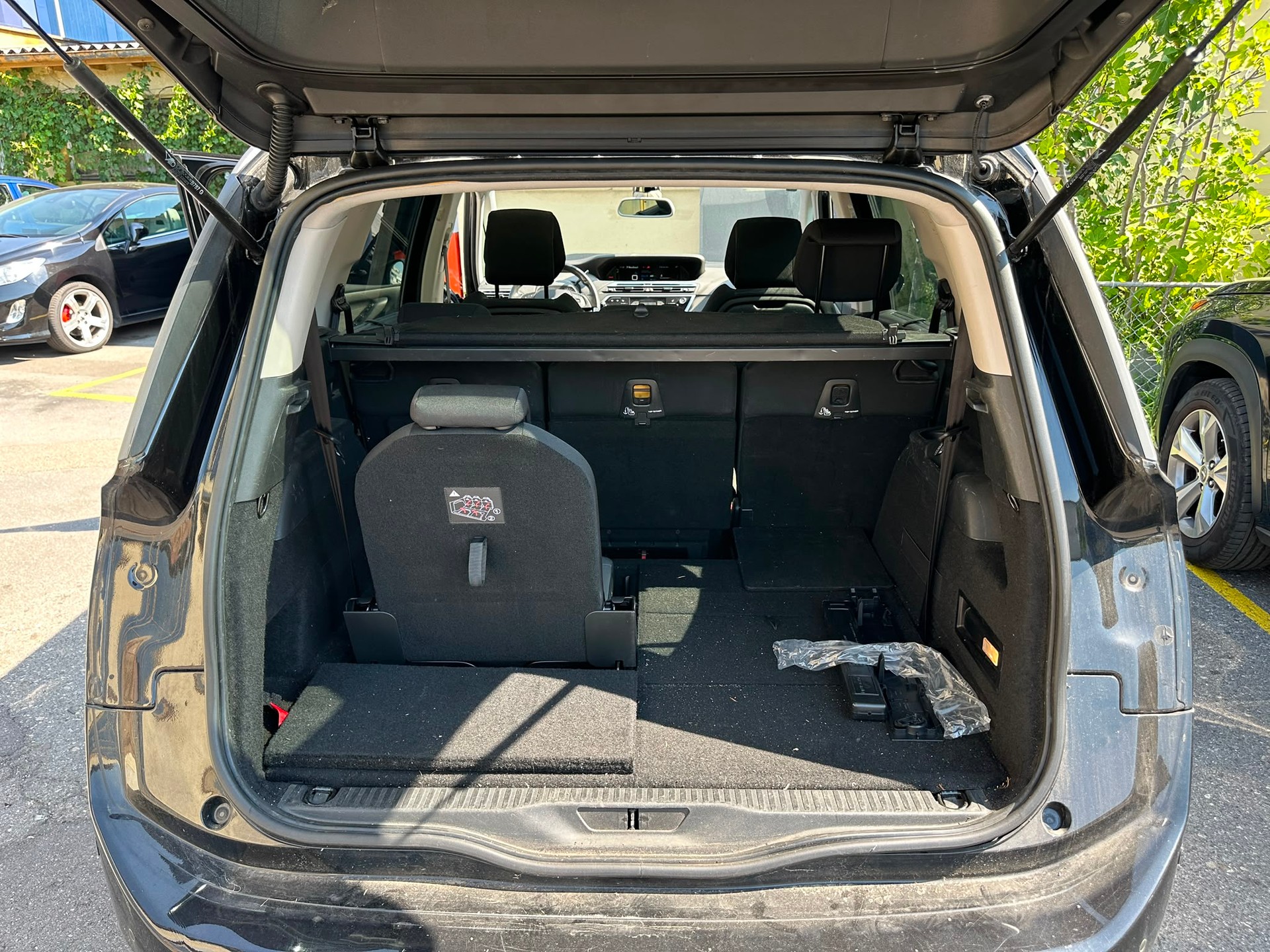 CITROEN Grand C4 Picasso 1.6 e-HDi Séduction EGS6-image-12
