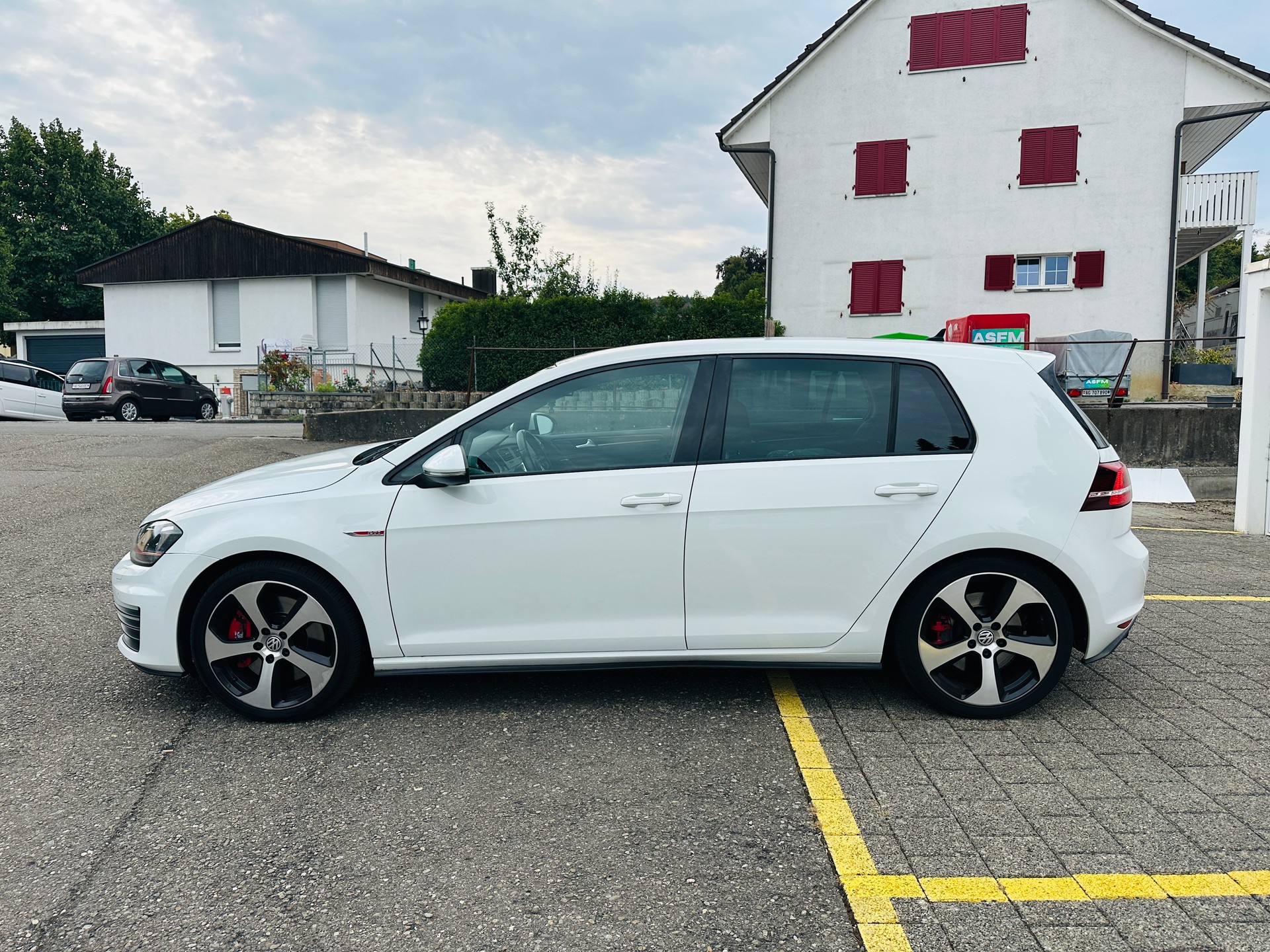 VW Golf 2.0 TSI GTI Performance DSG-image-4