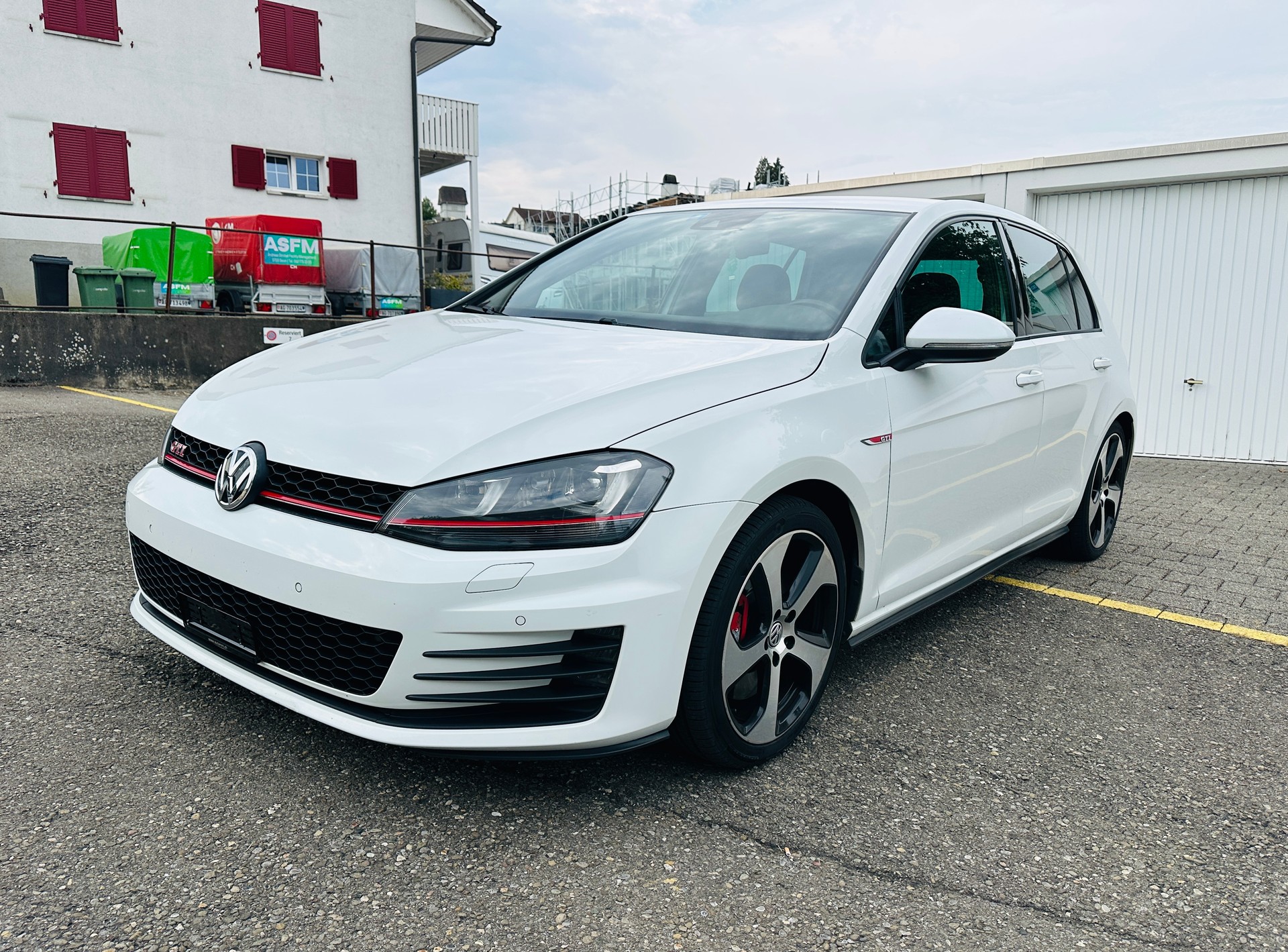 VW Golf 2.0 TSI GTI Performance DSG-image-1