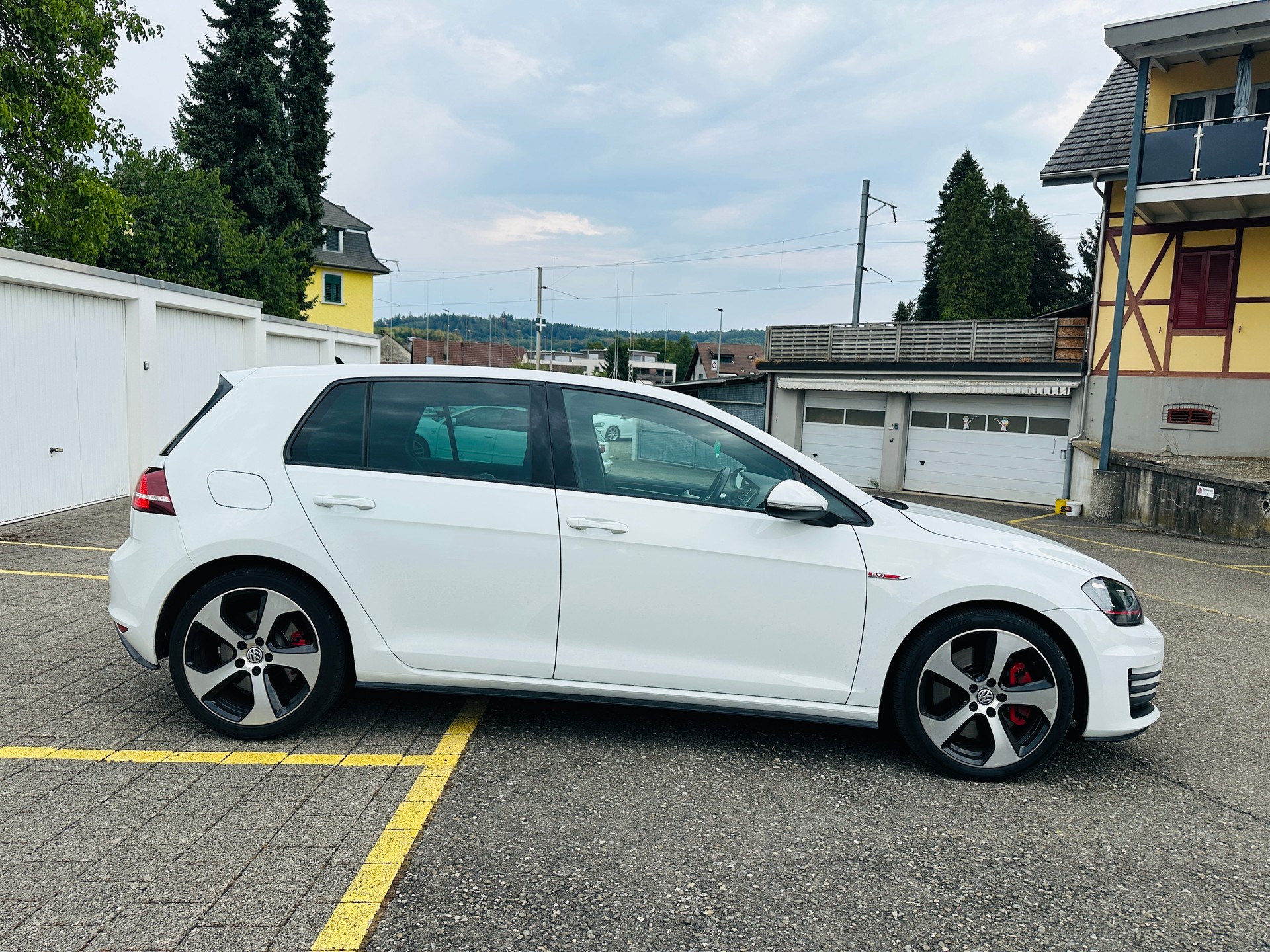 VW Golf 2.0 TSI GTI Performance DSG-image-3