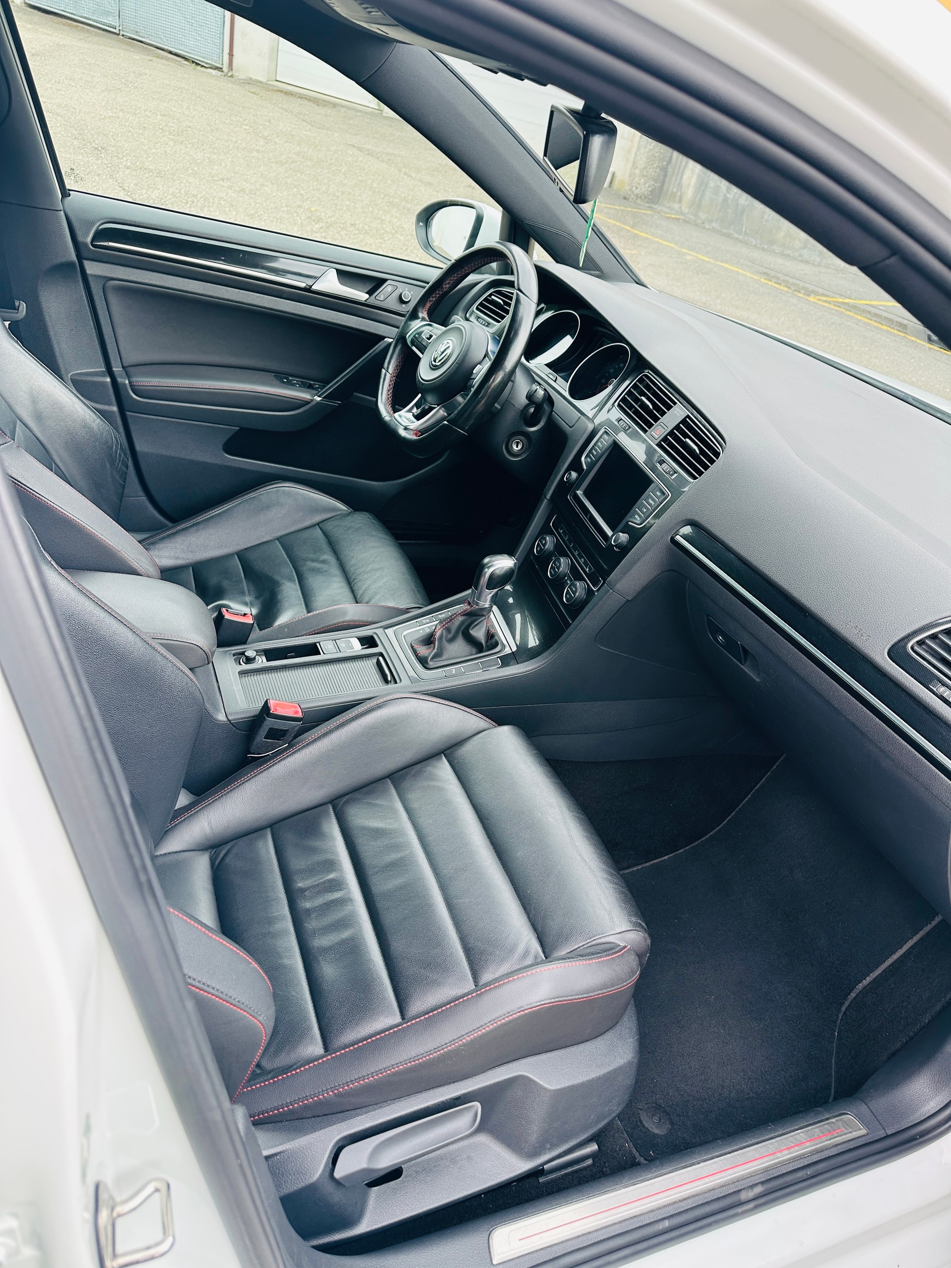 VW Golf 2.0 TSI GTI Performance DSG-image-12