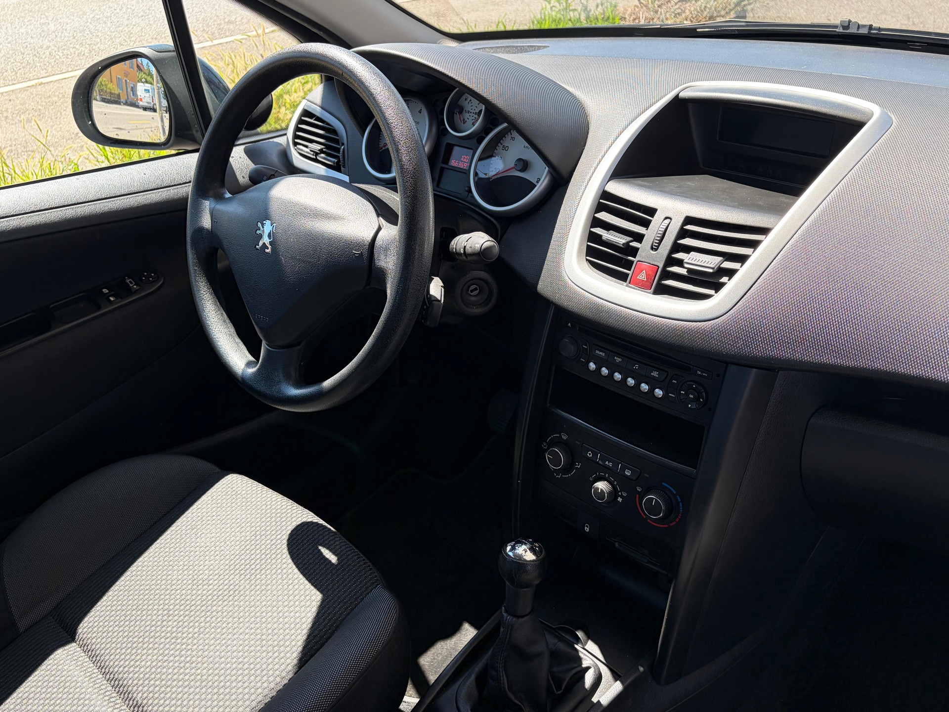 PEUGEOT 207 1.4 16V Sport-image-10