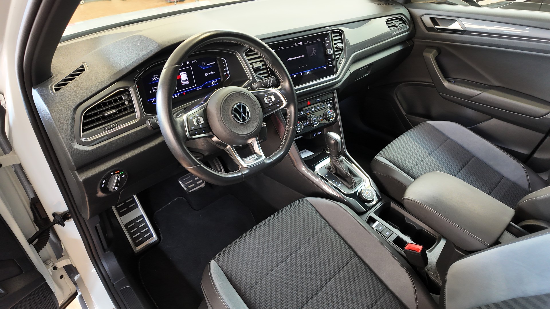 VW T-Roc 2.0 TSI R-Line Sport DSG 4Motion-image-10