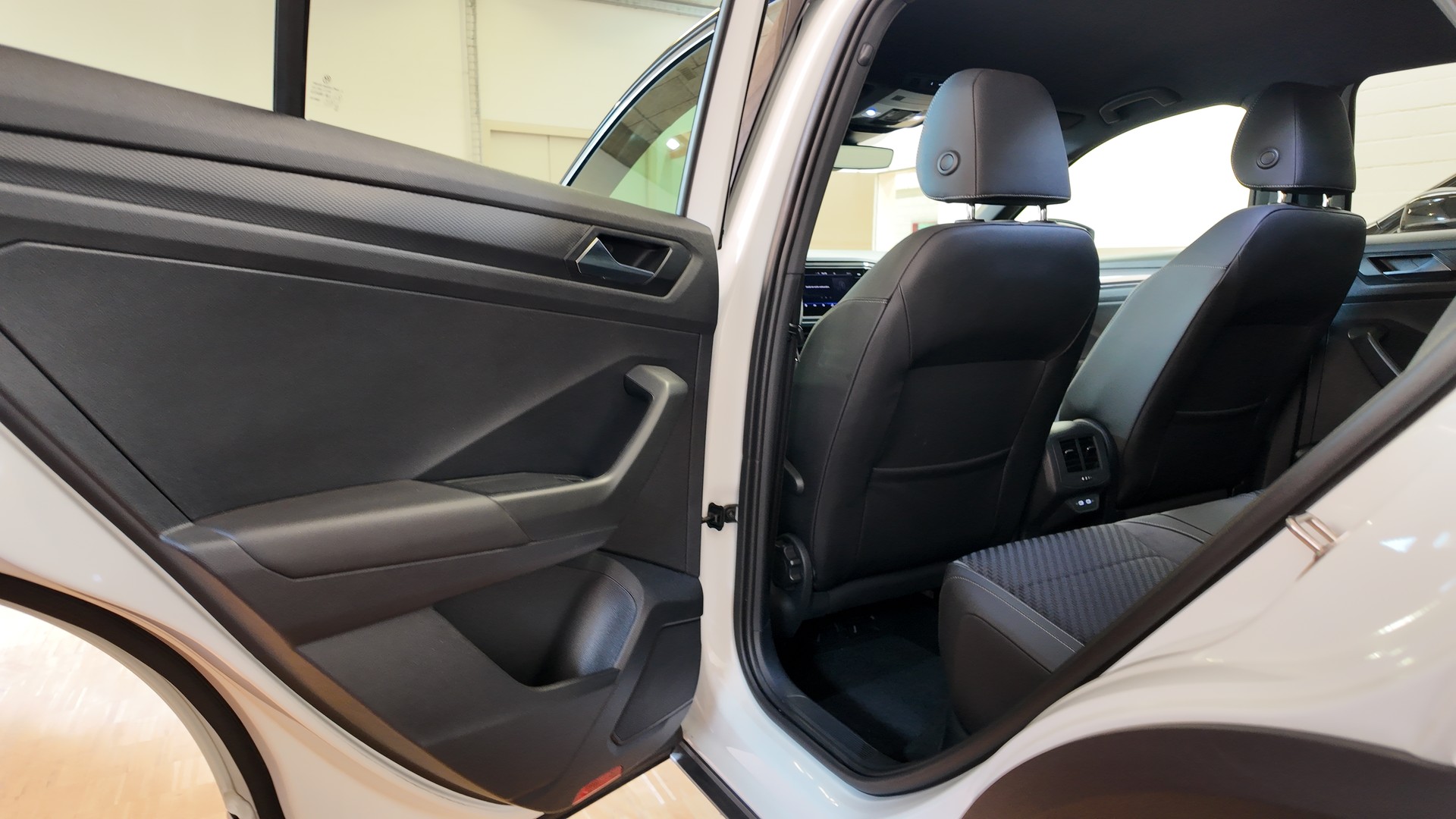 VW T-Roc 2.0 TSI R-Line Sport DSG 4Motion-image-19