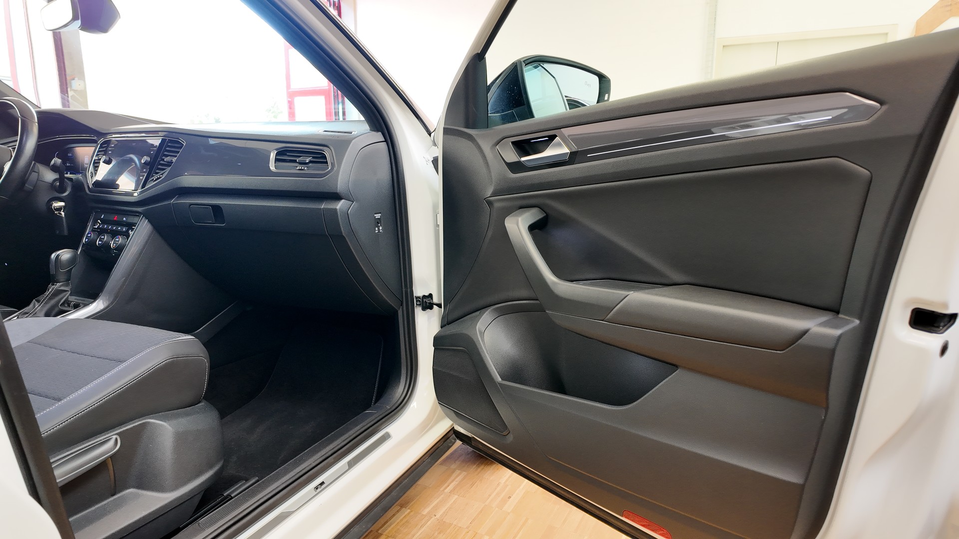 VW T-Roc 2.0 TSI R-Line Sport DSG 4Motion-image-16
