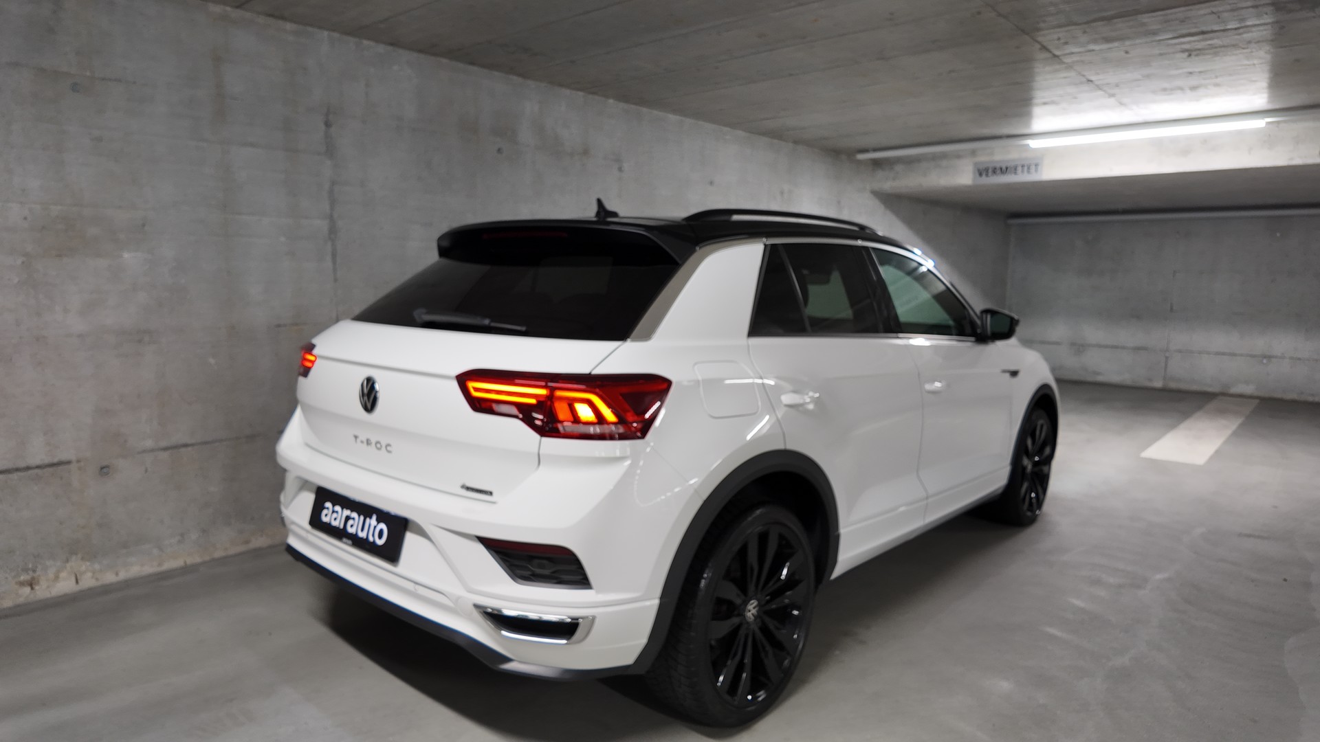 VW T-Roc 2.0 TSI R-Line Sport DSG 4Motion-image-4