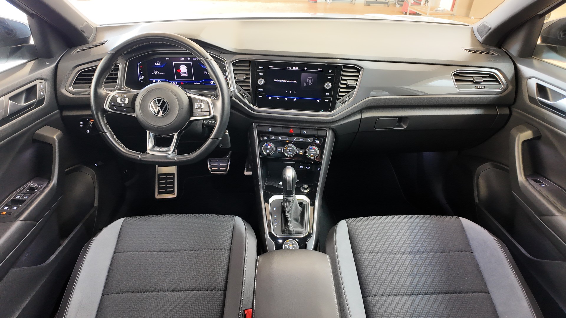 VW T-Roc 2.0 TSI R-Line Sport DSG 4Motion-image-8